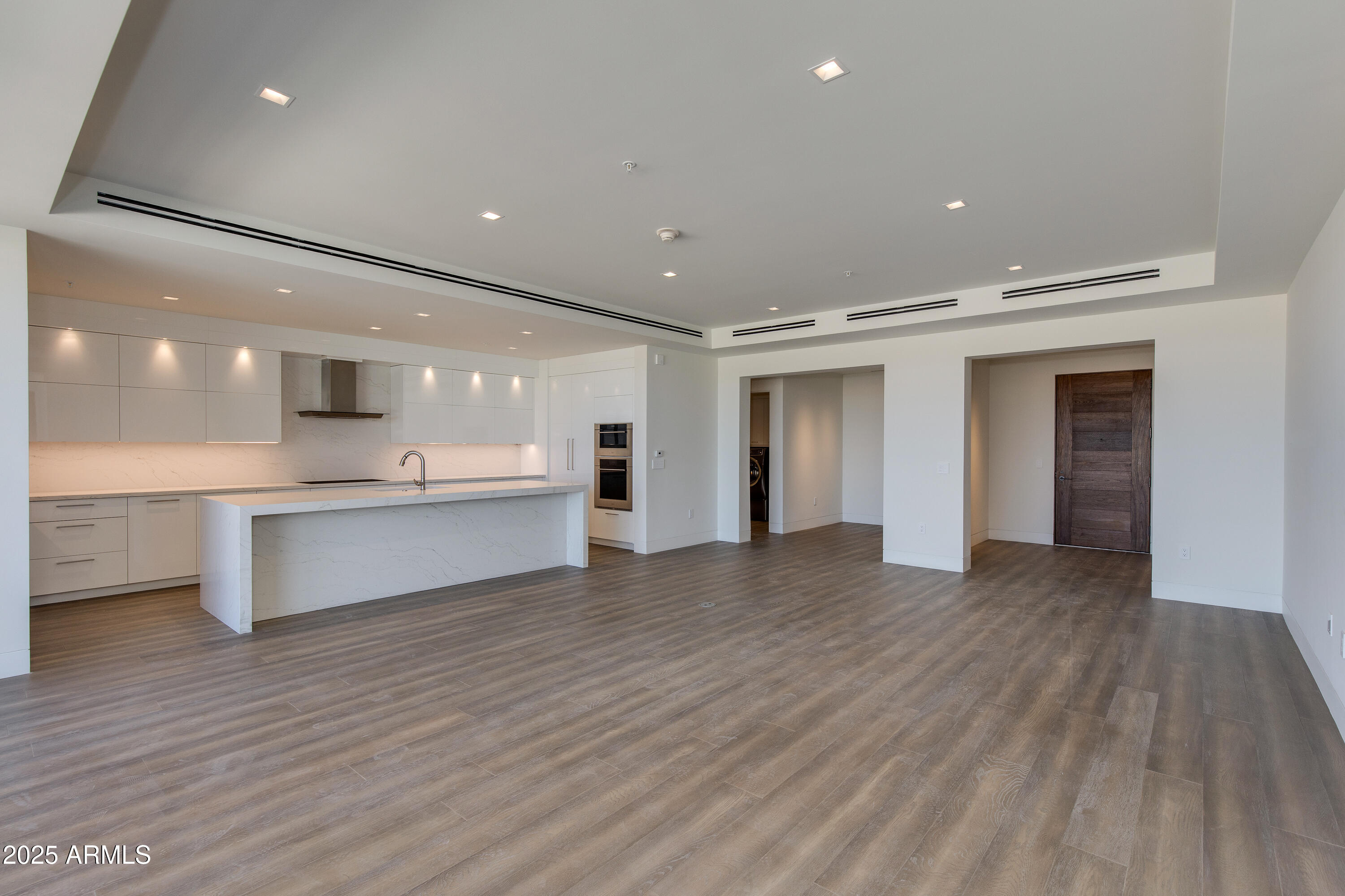 6587 N PALMERAIE Boulevard 2011