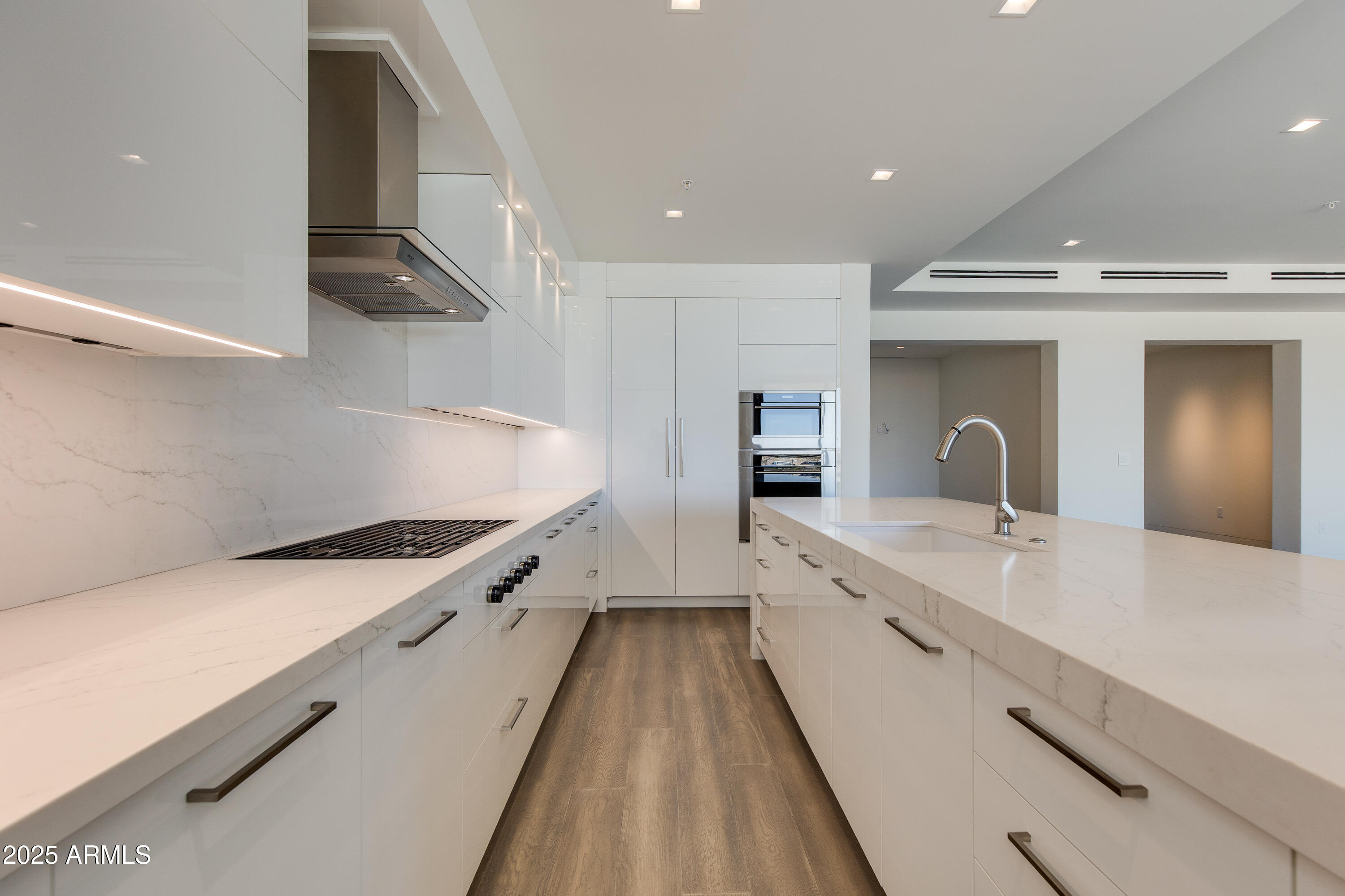 6587 N PALMERAIE Boulevard 2011