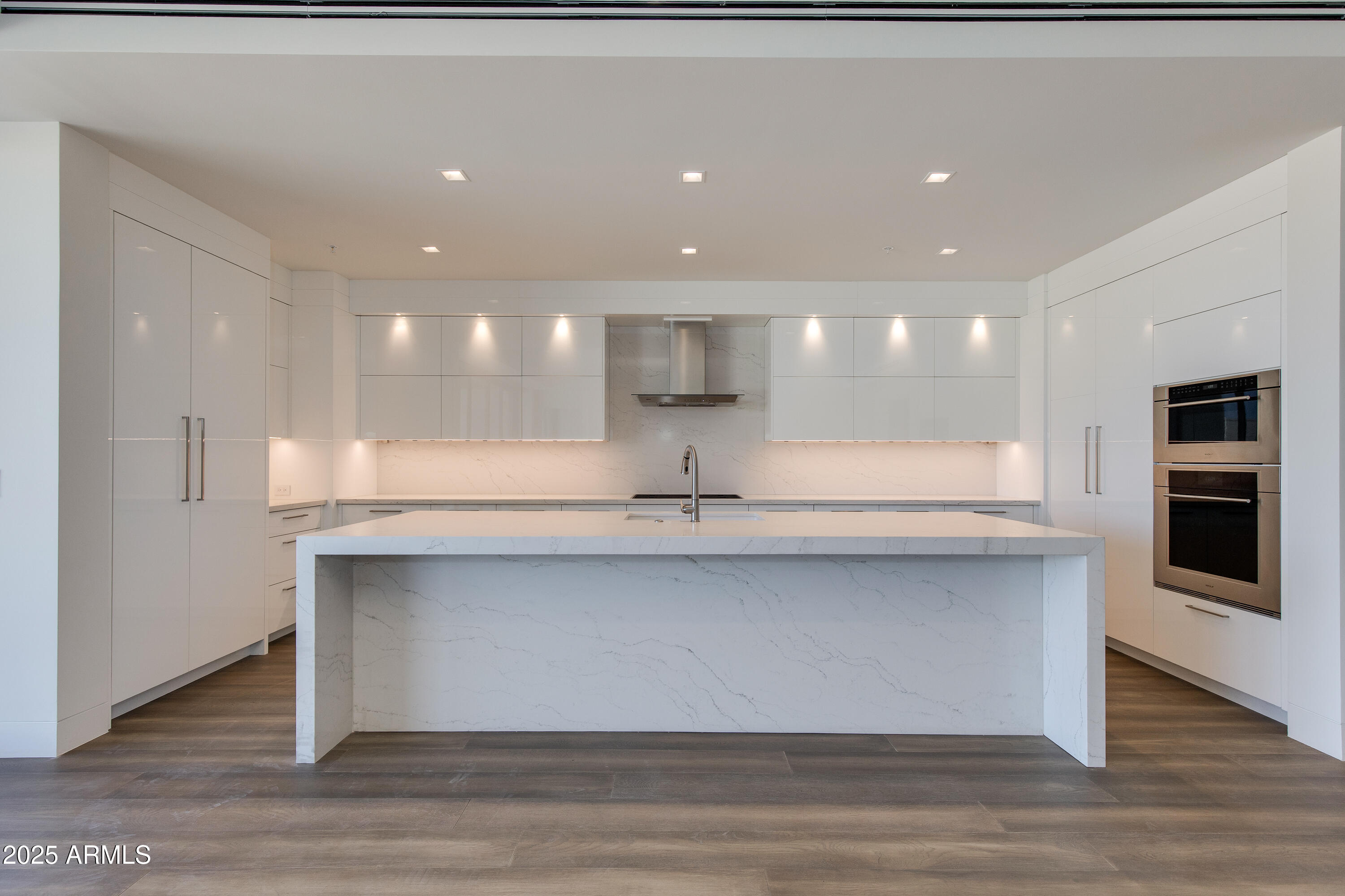 6587 N PALMERAIE Boulevard 2011