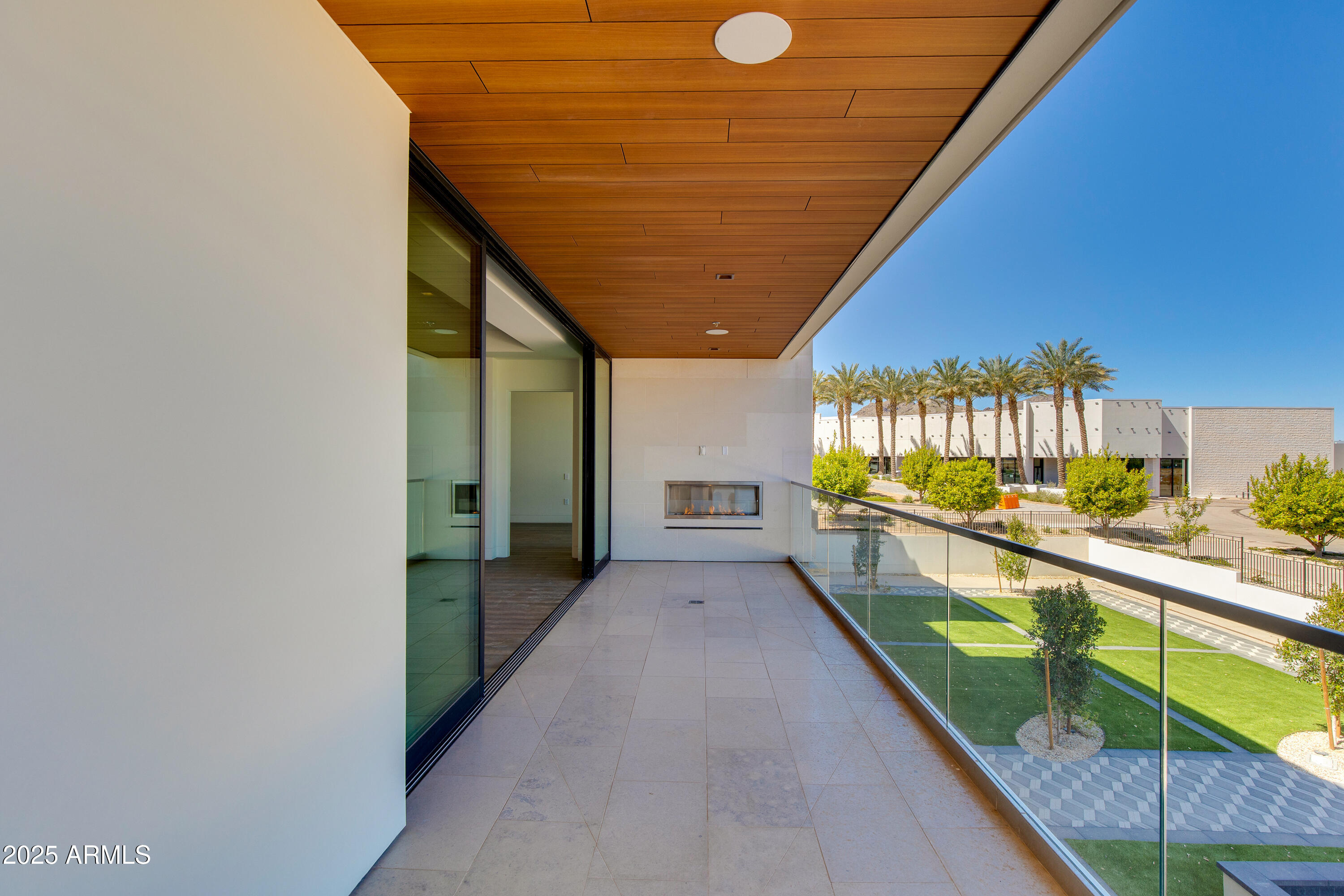 6587 N PALMERAIE Boulevard 2011