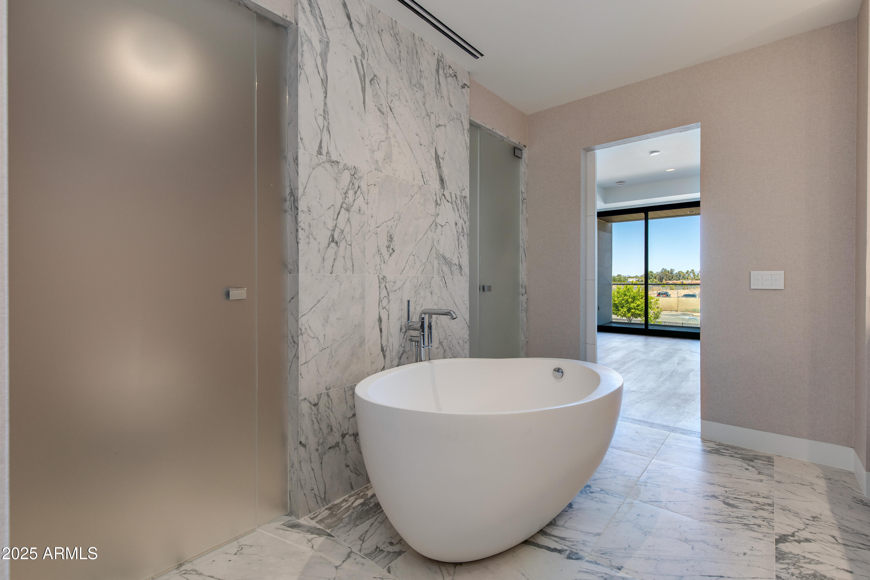 6587 N PALMERAIE Boulevard 2011