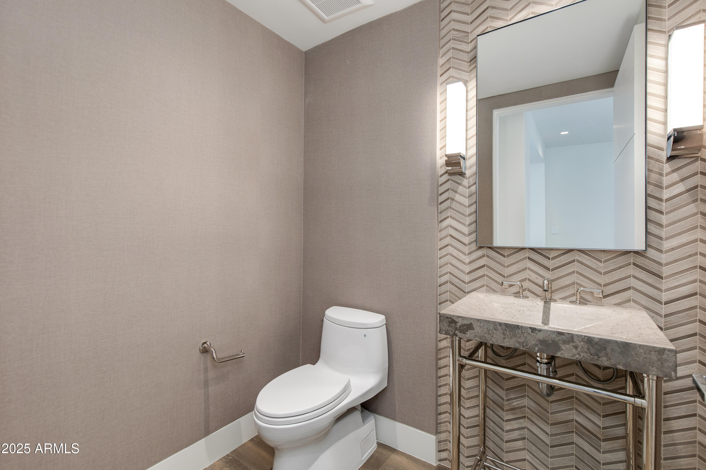 6587 N PALMERAIE Boulevard 2011