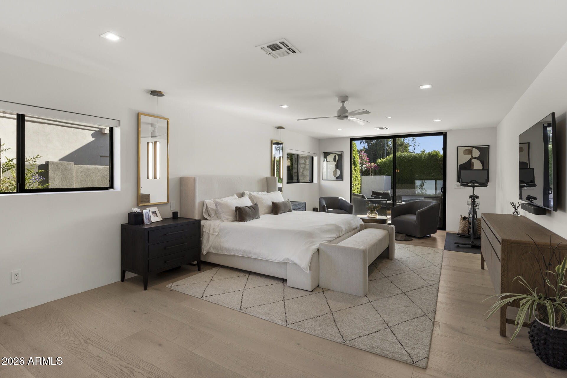 8159 N VIA BUENO