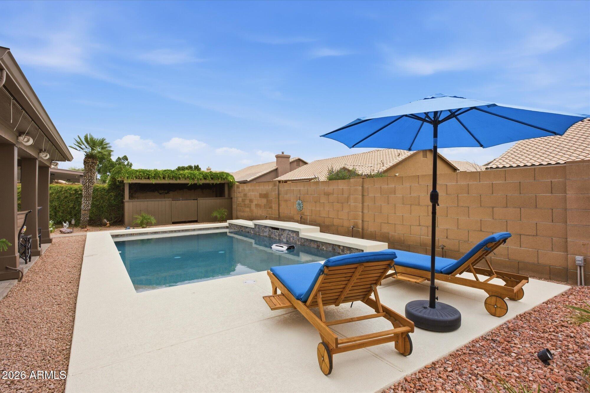 1705 W MERRILL Lane