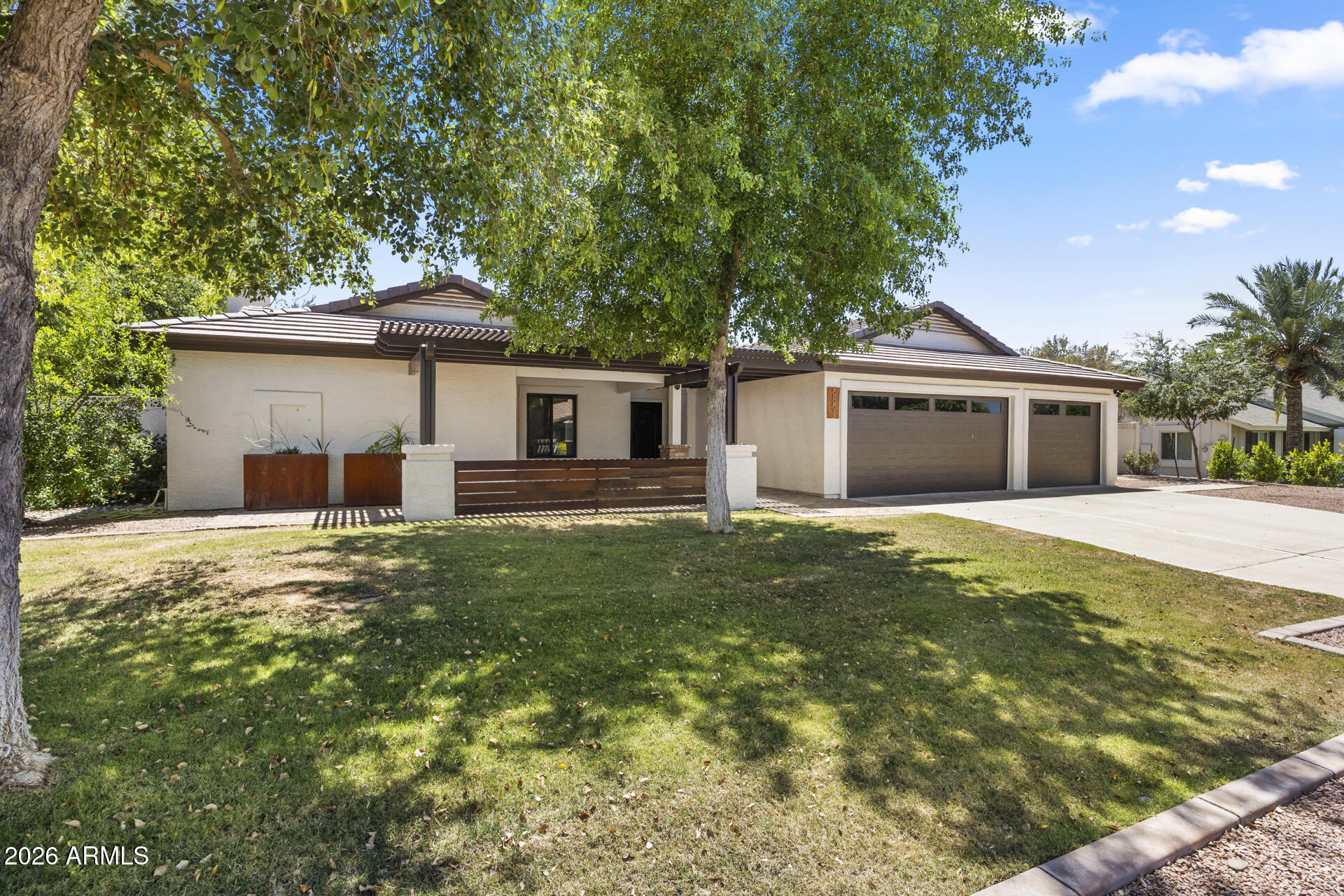 5851 E WALTANN Lane