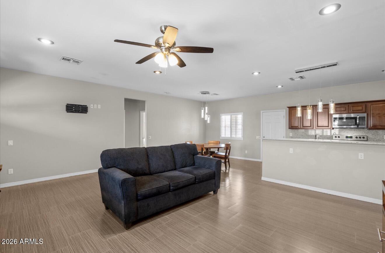 13139 W TUCKEY Lane