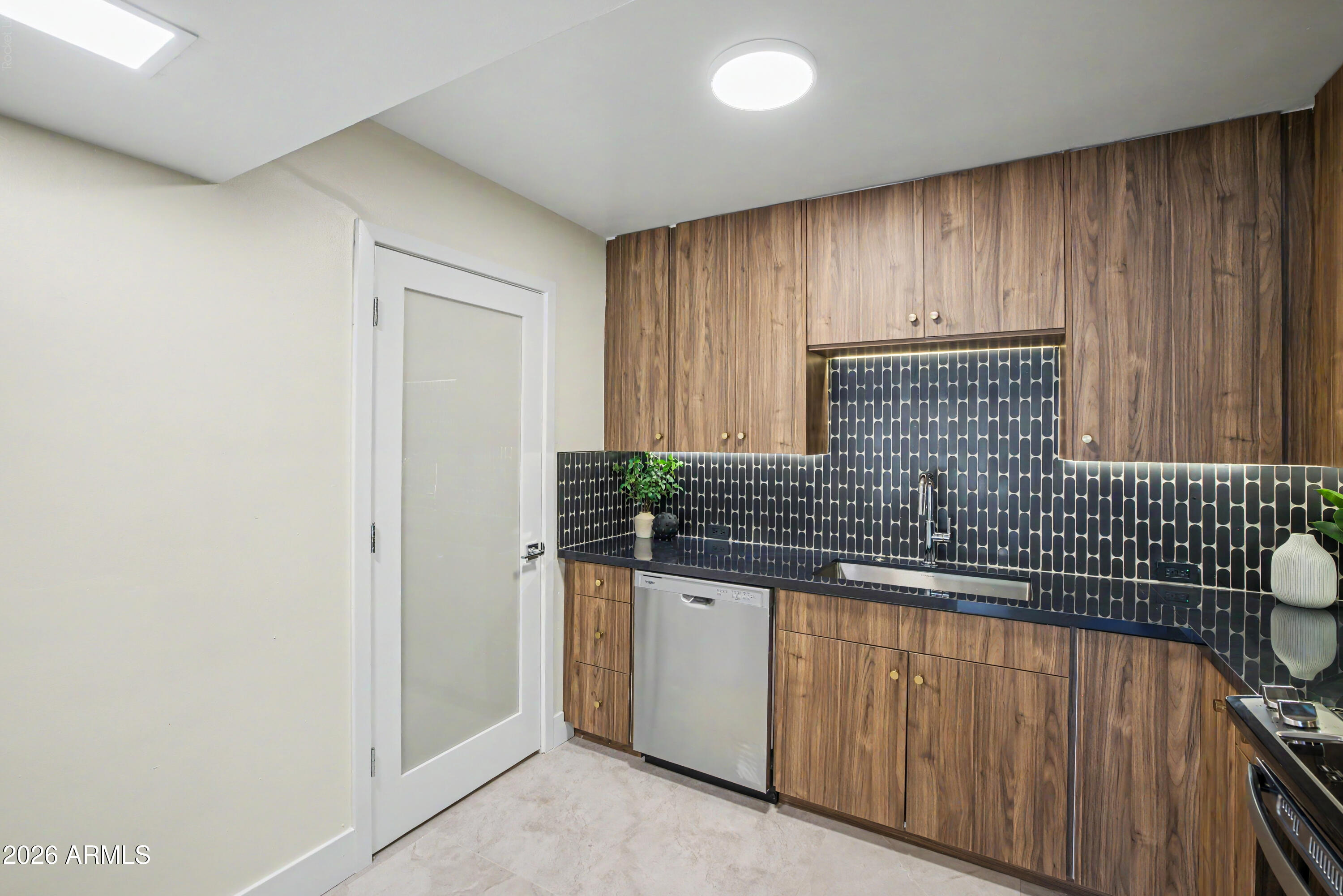 6502 N CENTRAL Avenue C101