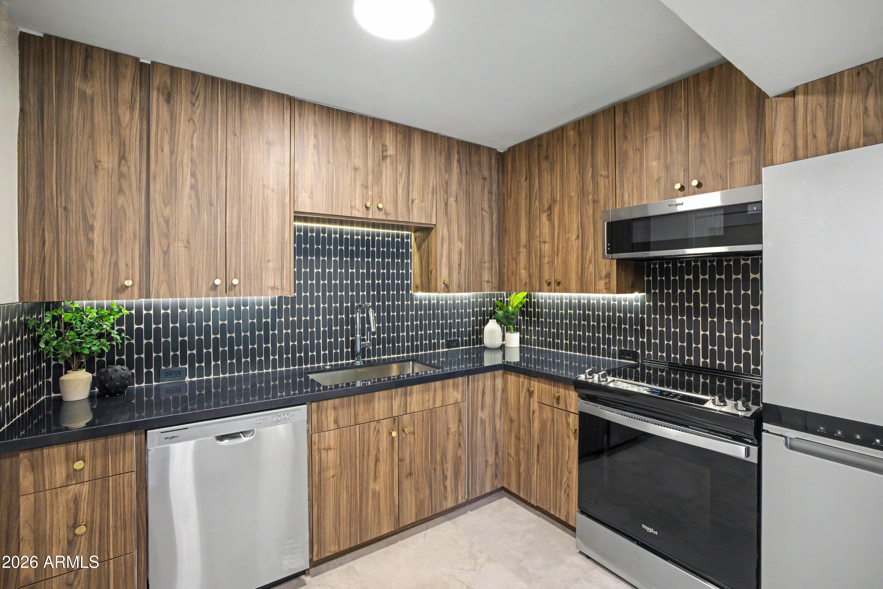 6502 N CENTRAL Avenue C101
