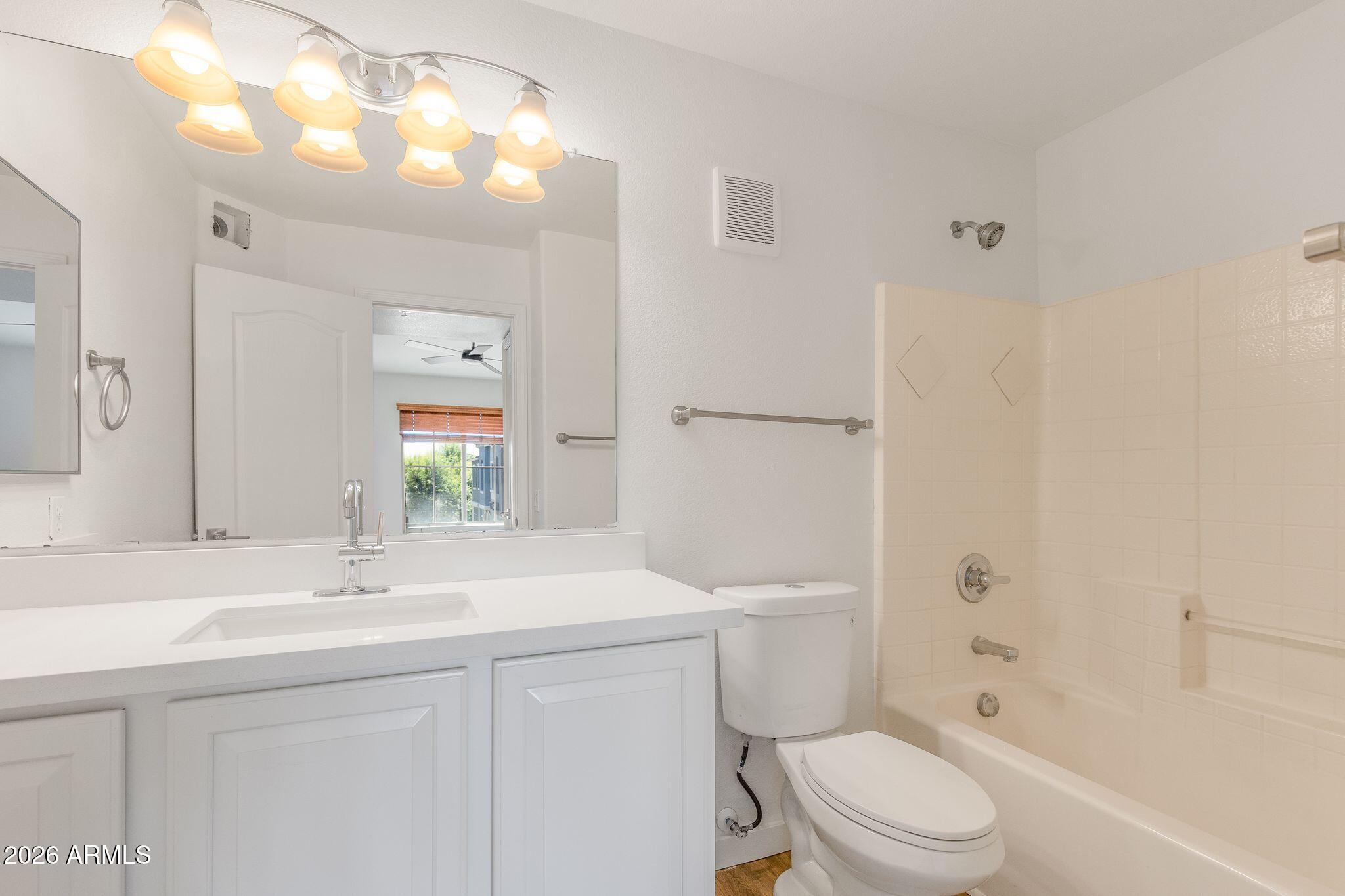 2401 E RIO SALADO Parkway 1040