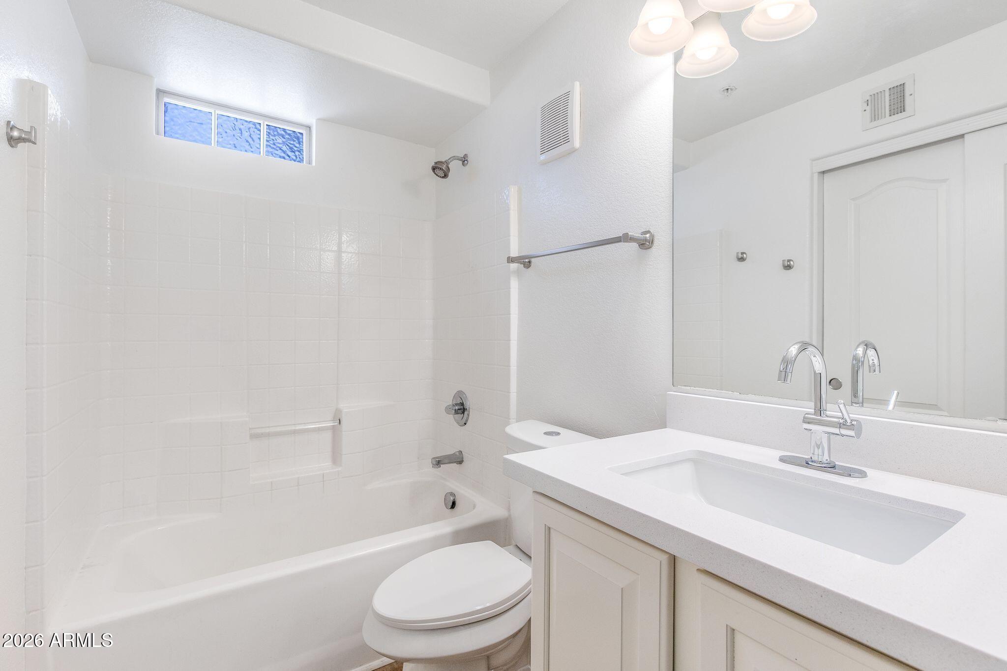 2401 E RIO SALADO Parkway 1040