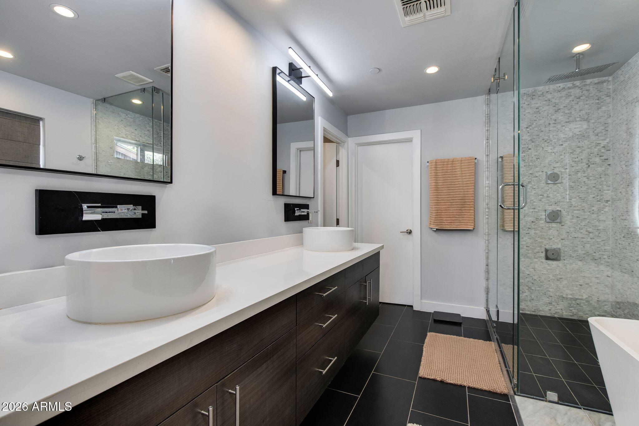 3914 N 87TH Street