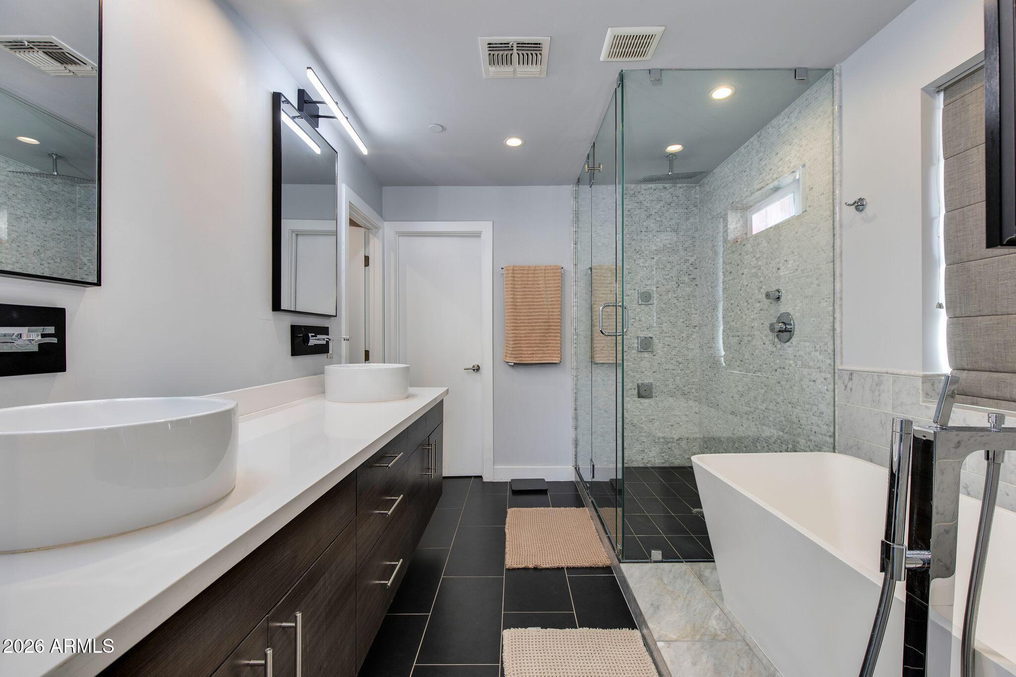 3914 N 87TH Street