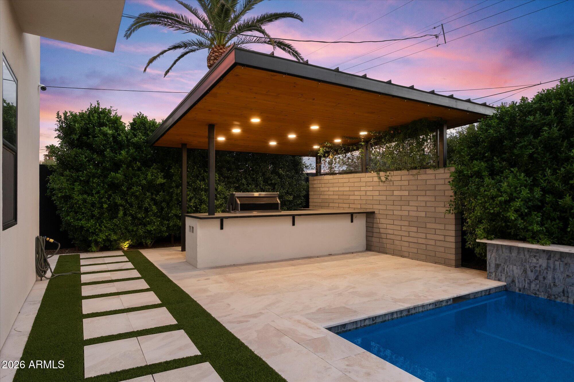 8219 E RANCHO VISTA Drive