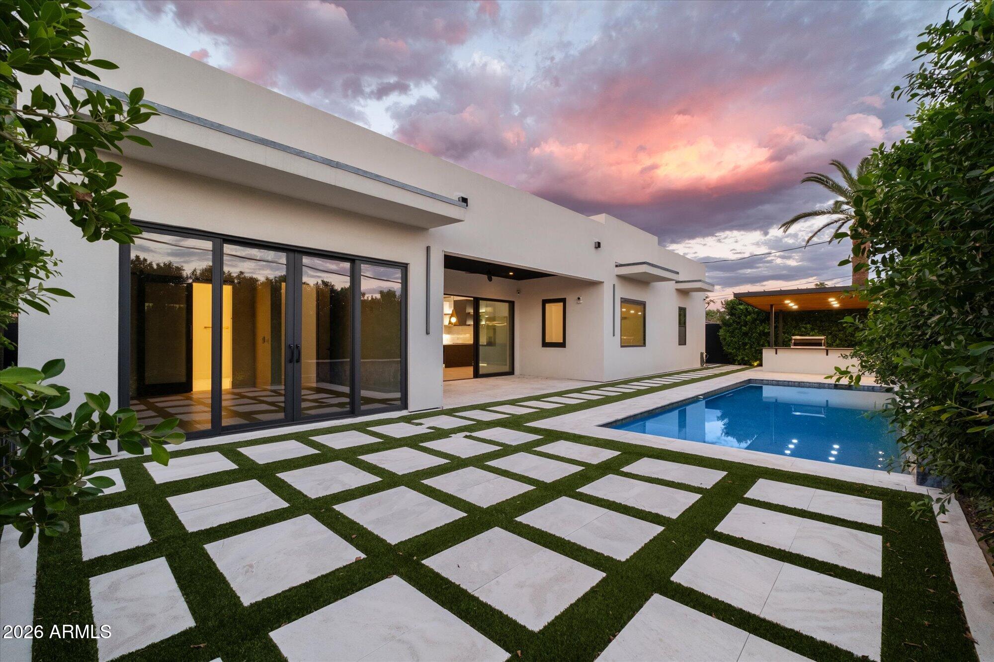 8219 E RANCHO VISTA Drive