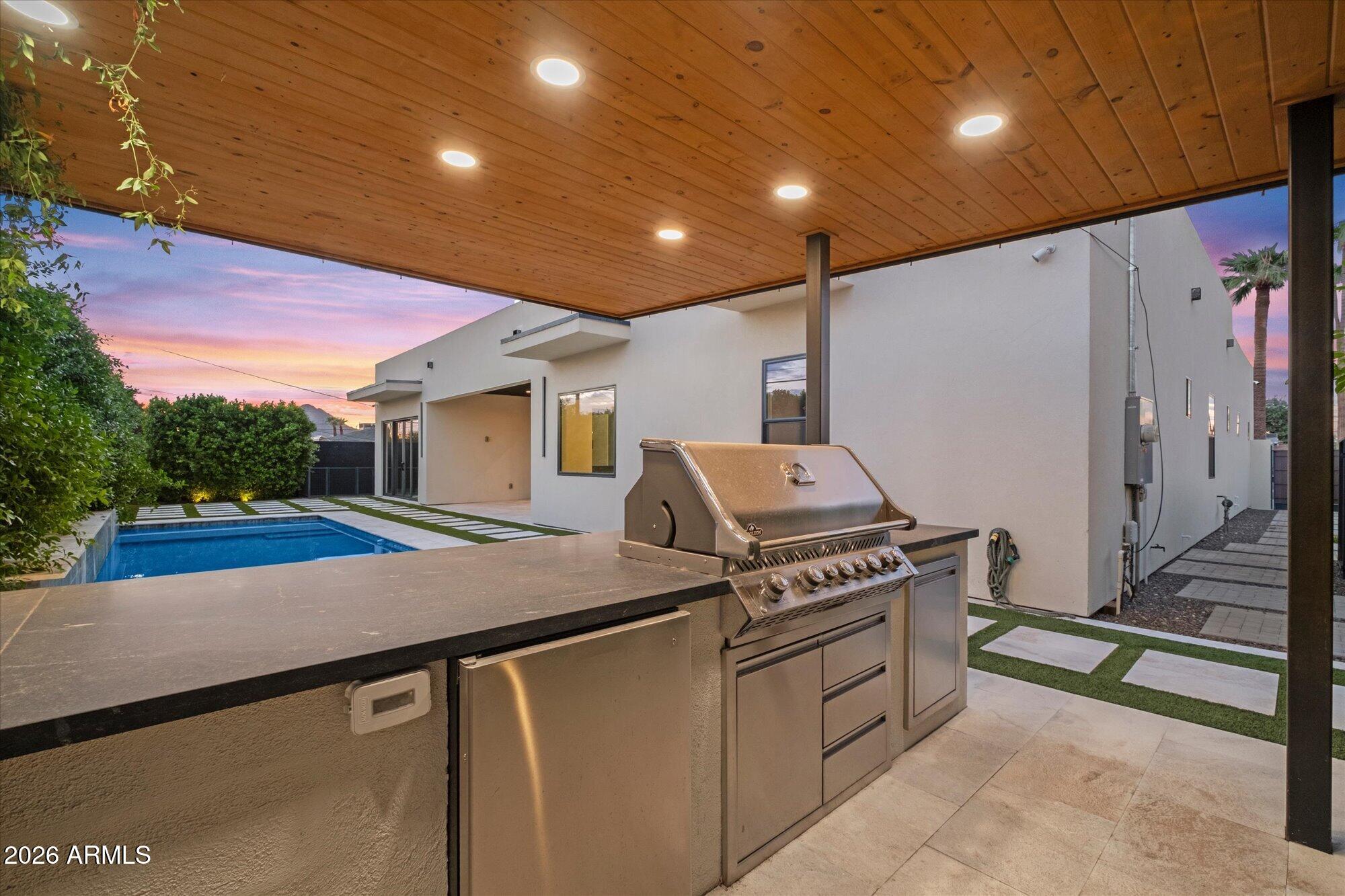 8219 E RANCHO VISTA Drive