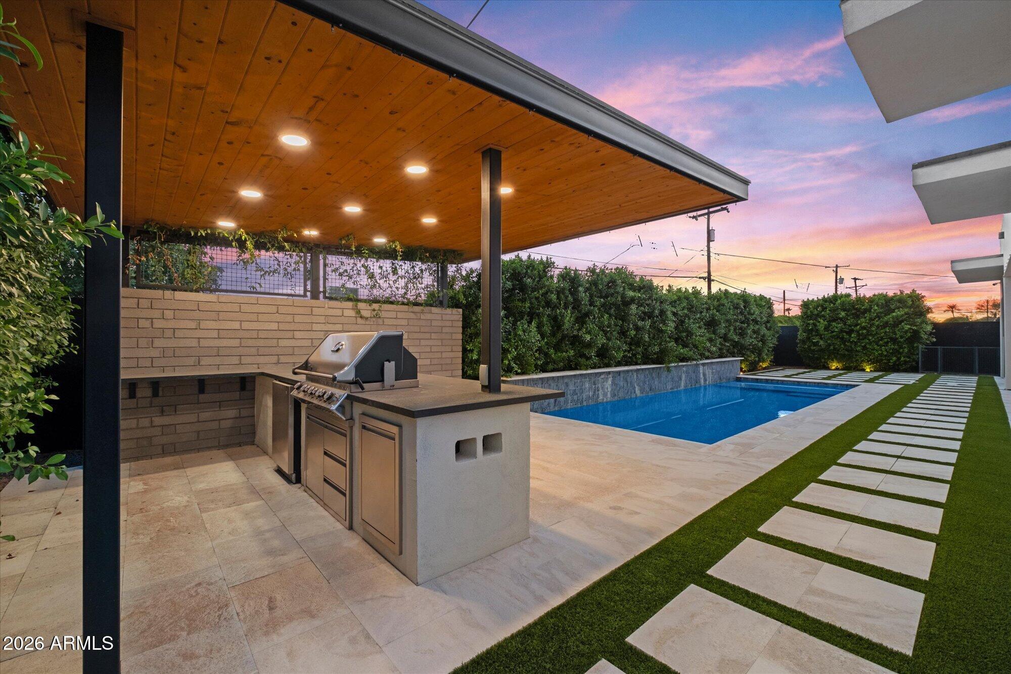 8219 E RANCHO VISTA Drive