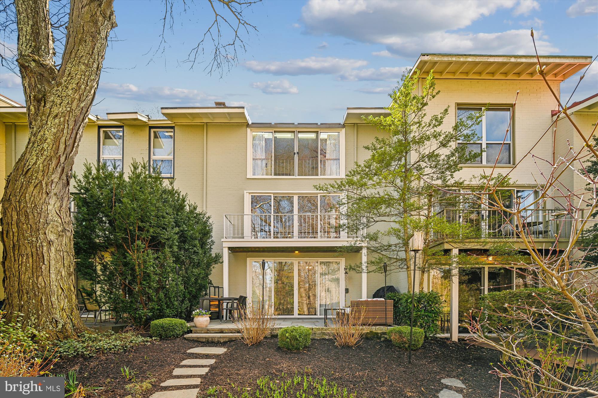 11448 ORCHARD LANE