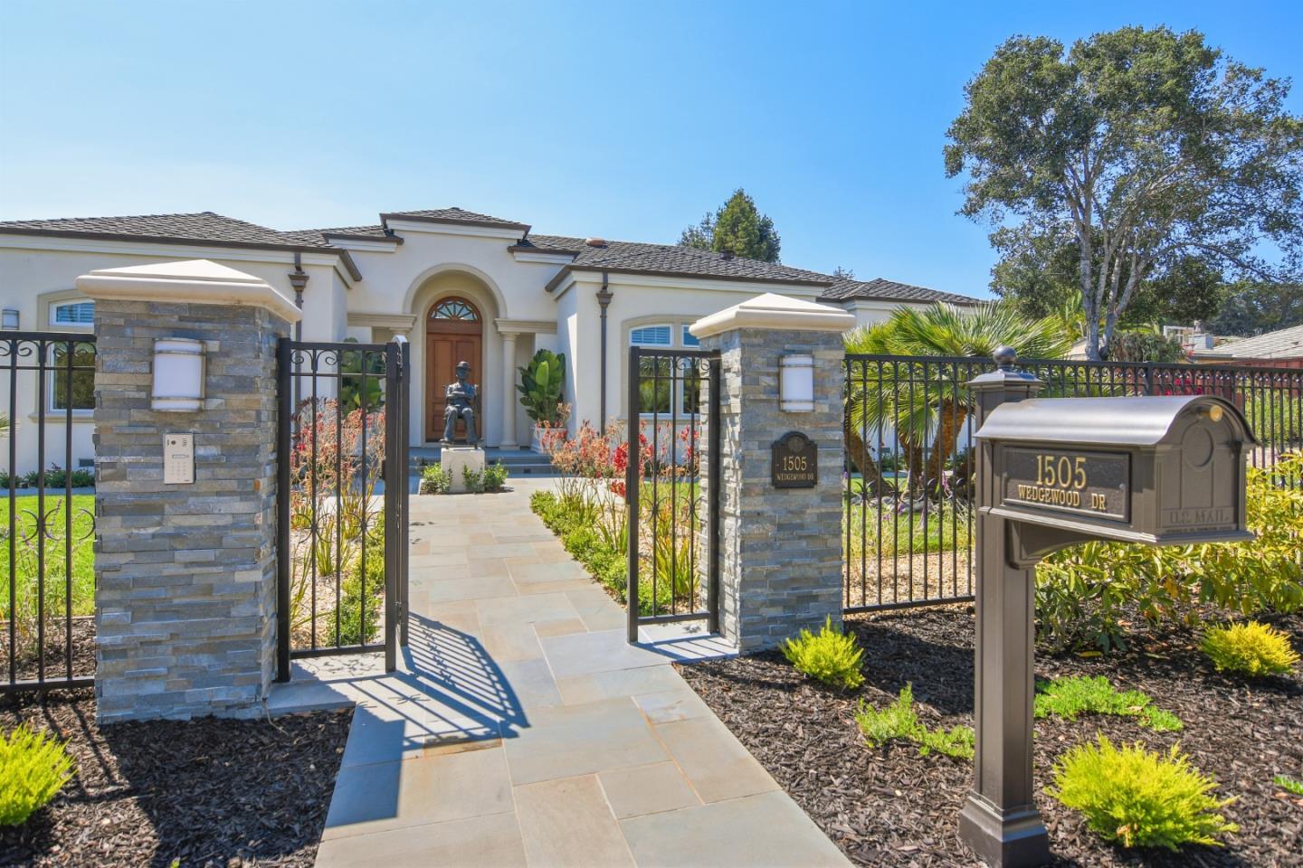 1505 Wedgewood Drive