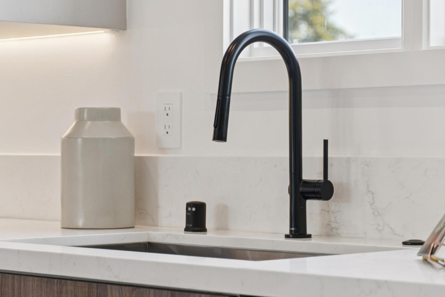 1433 Floribunda Avenue