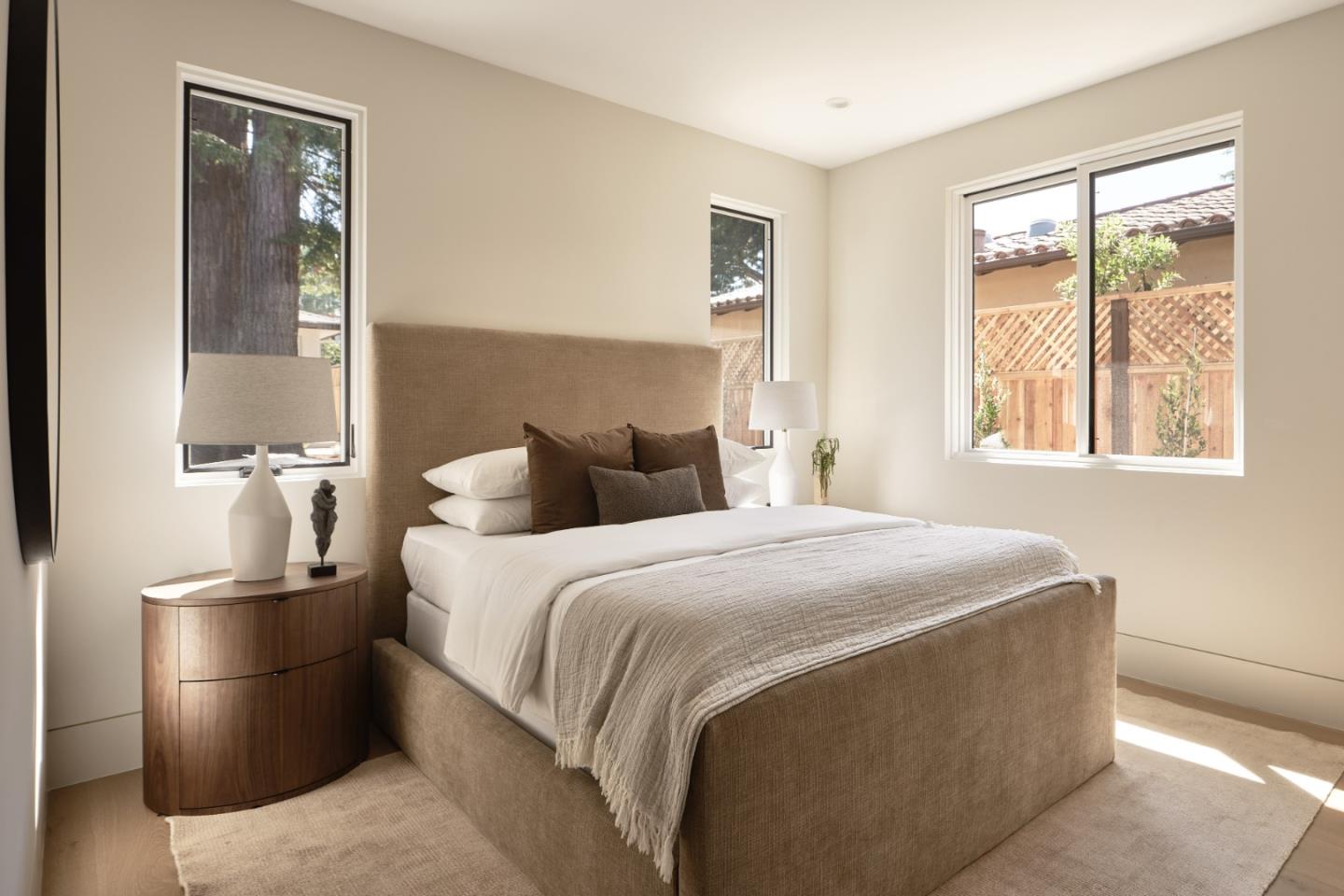 944 Aura Way