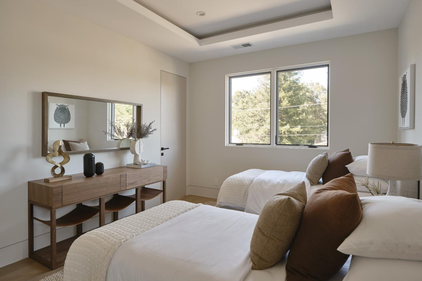 944 Aura Way
