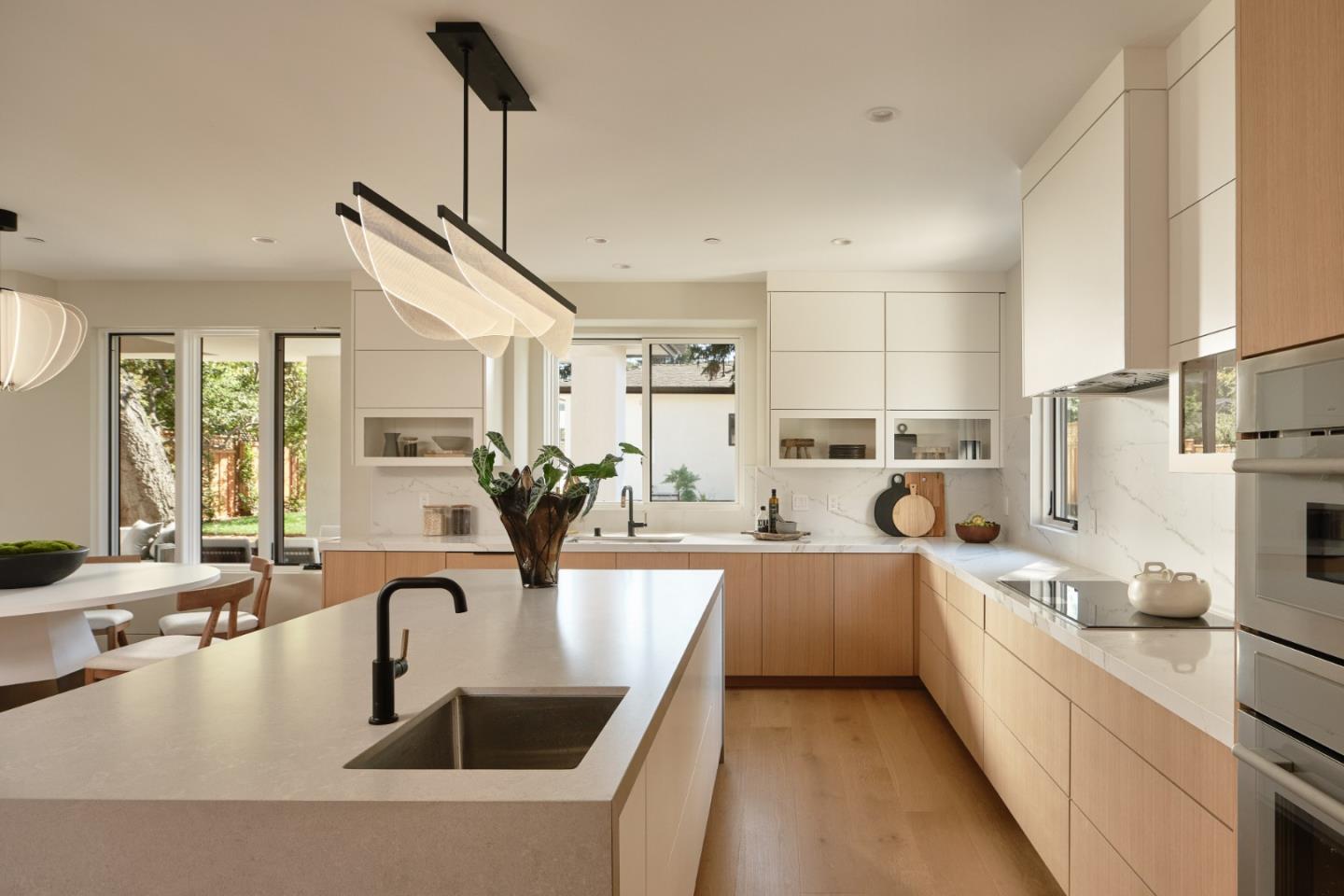 944 Aura Way
