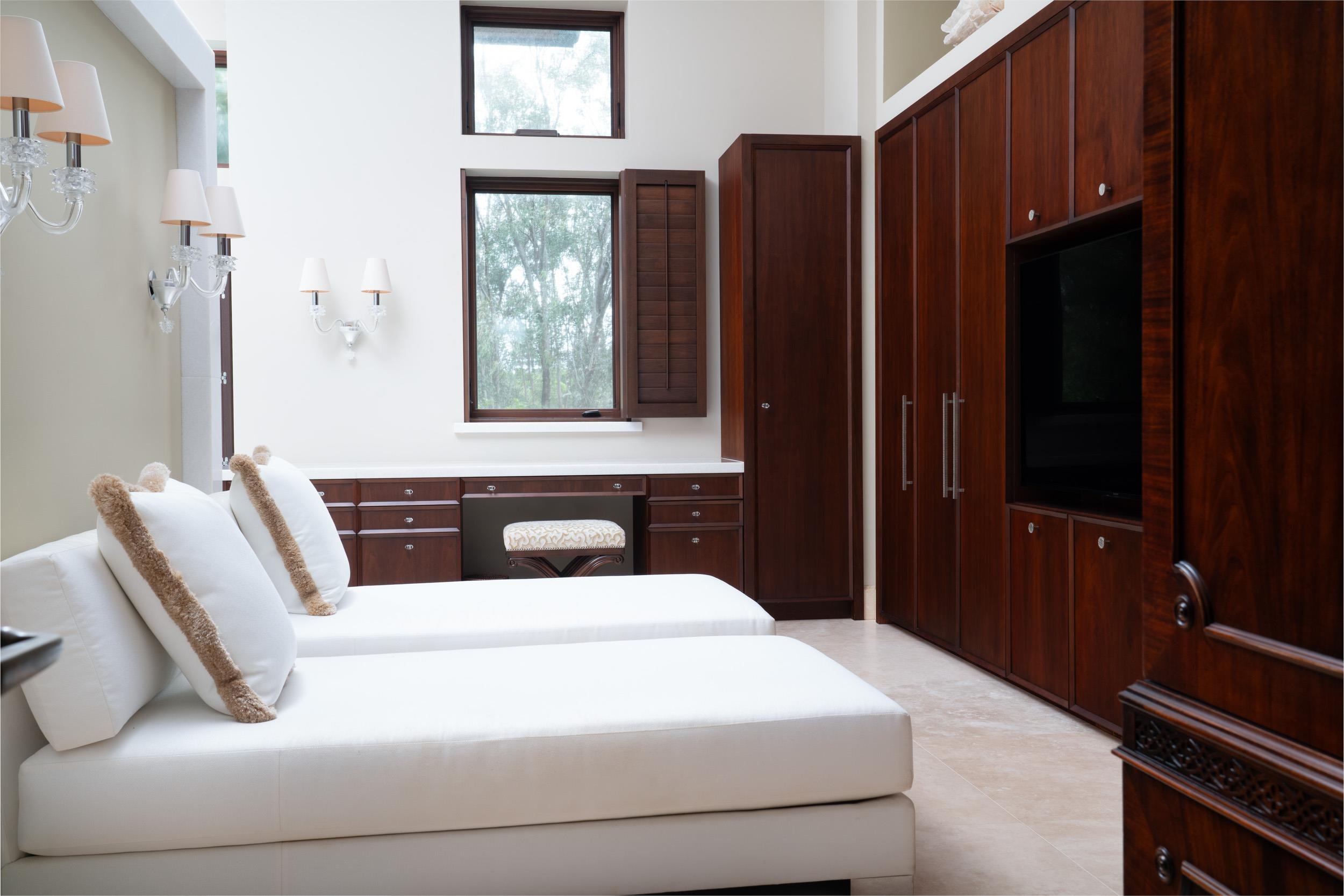 215 Plantation Club Dr