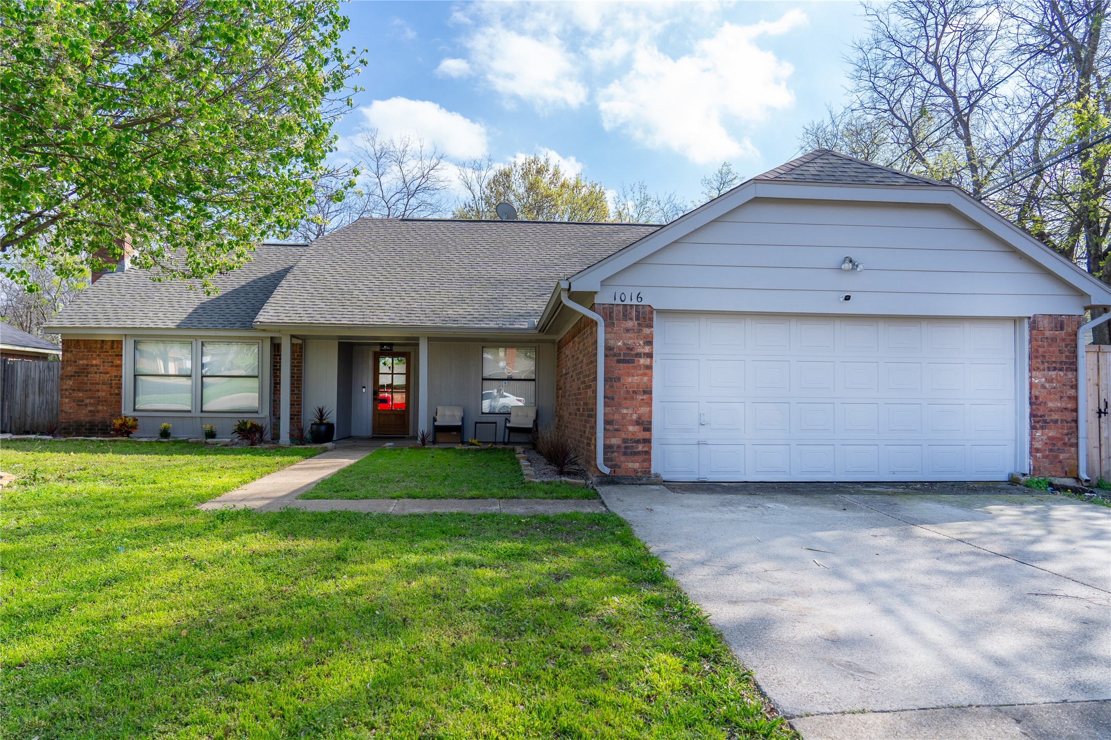 1016 Pierce Arrow Drive