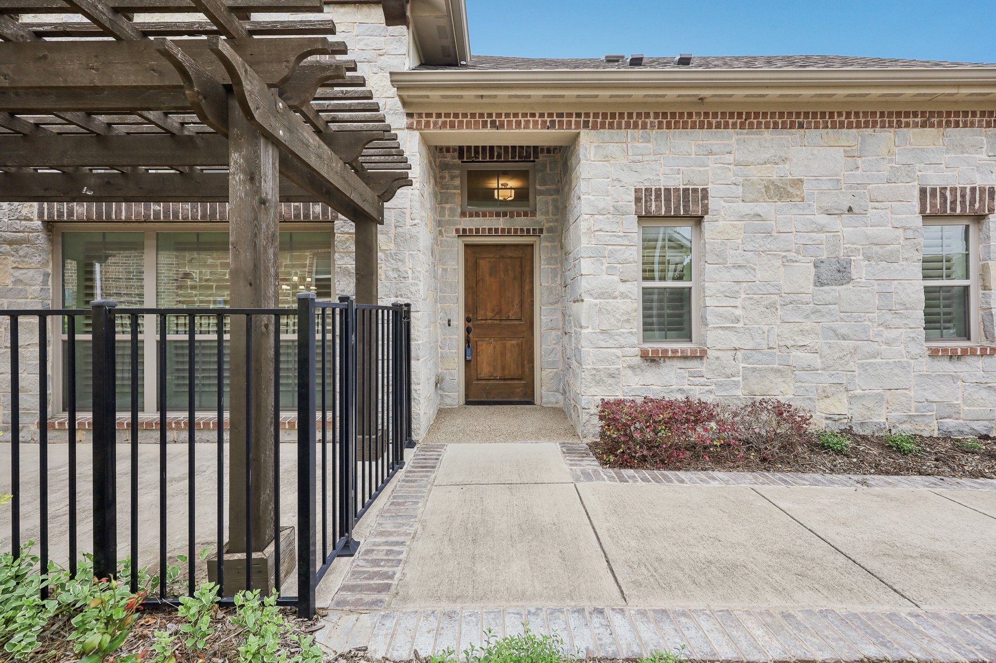 3906 Crested Eagle Way