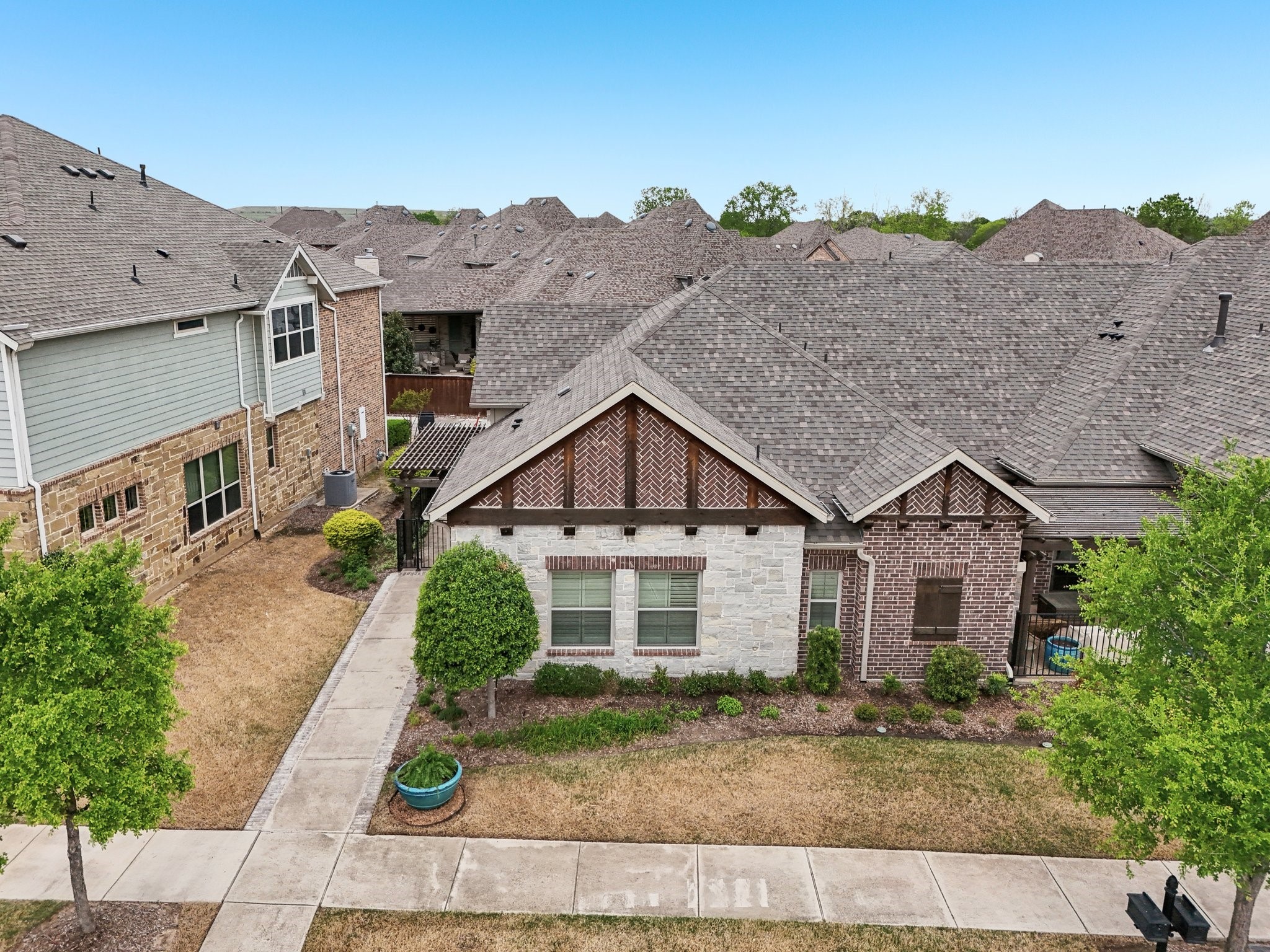 3906 Crested Eagle Way