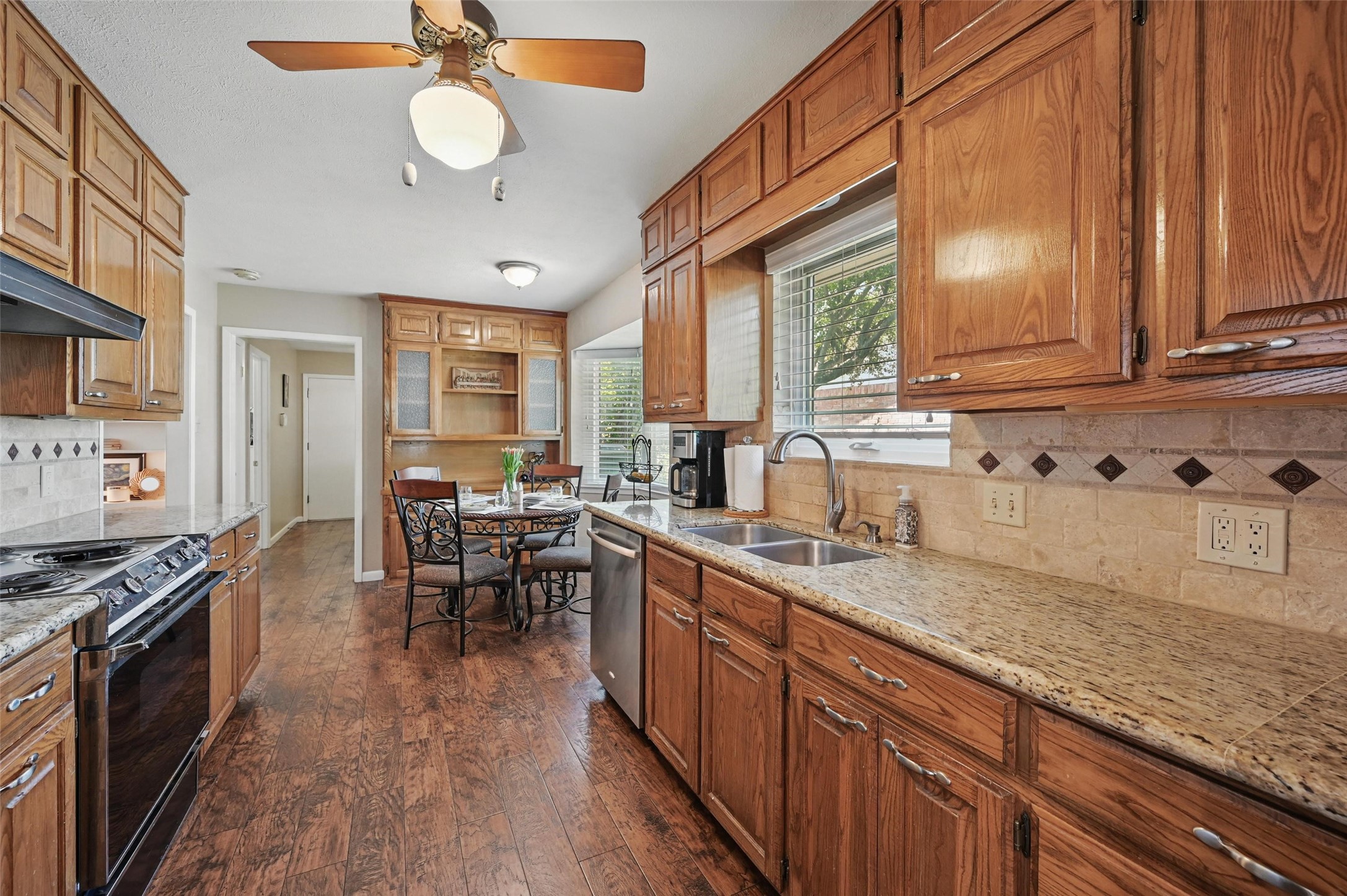 6141 Waco Way