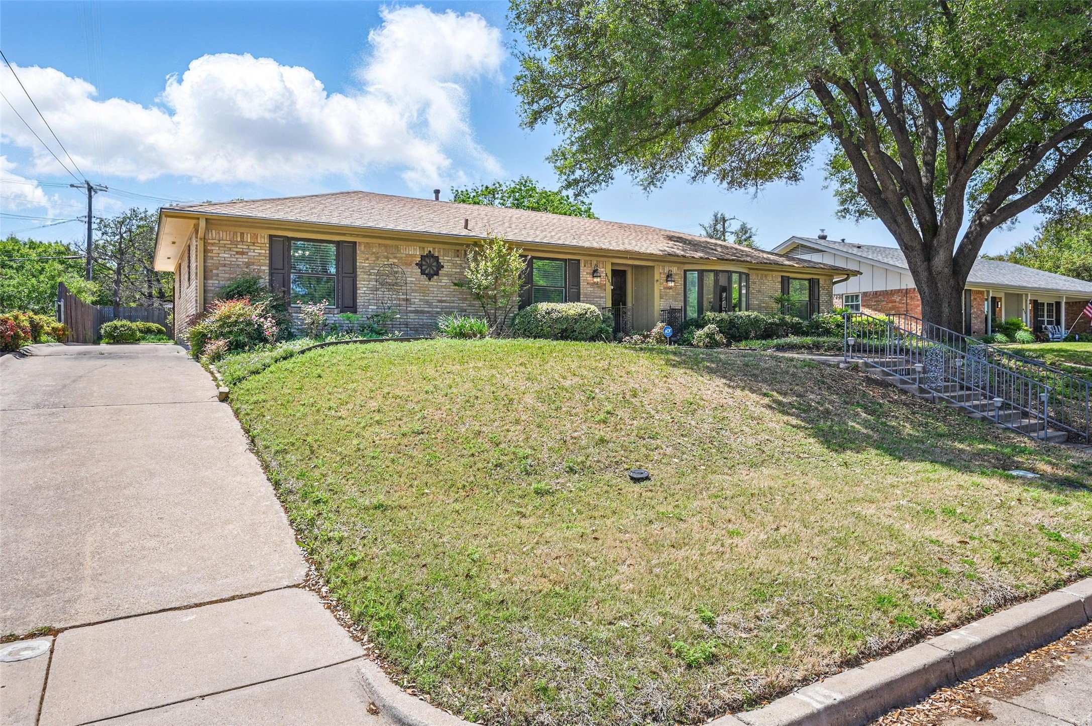 6141 Waco Way