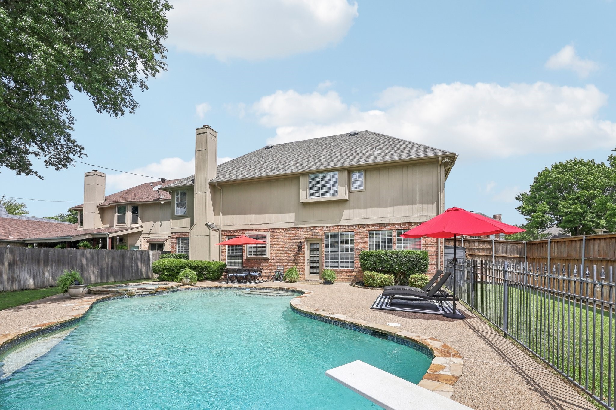 2900 Redstone Drive