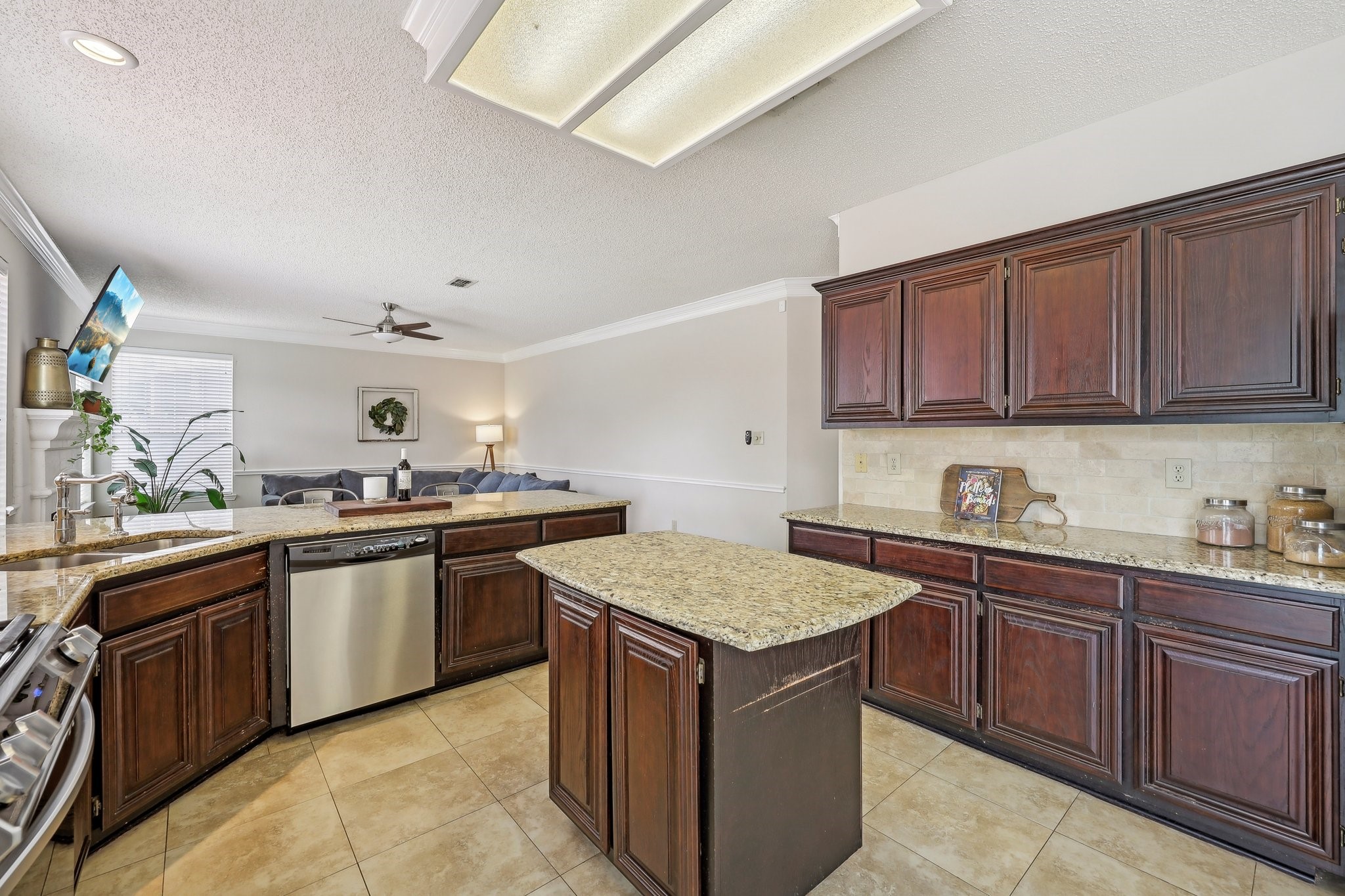 2900 Redstone Drive