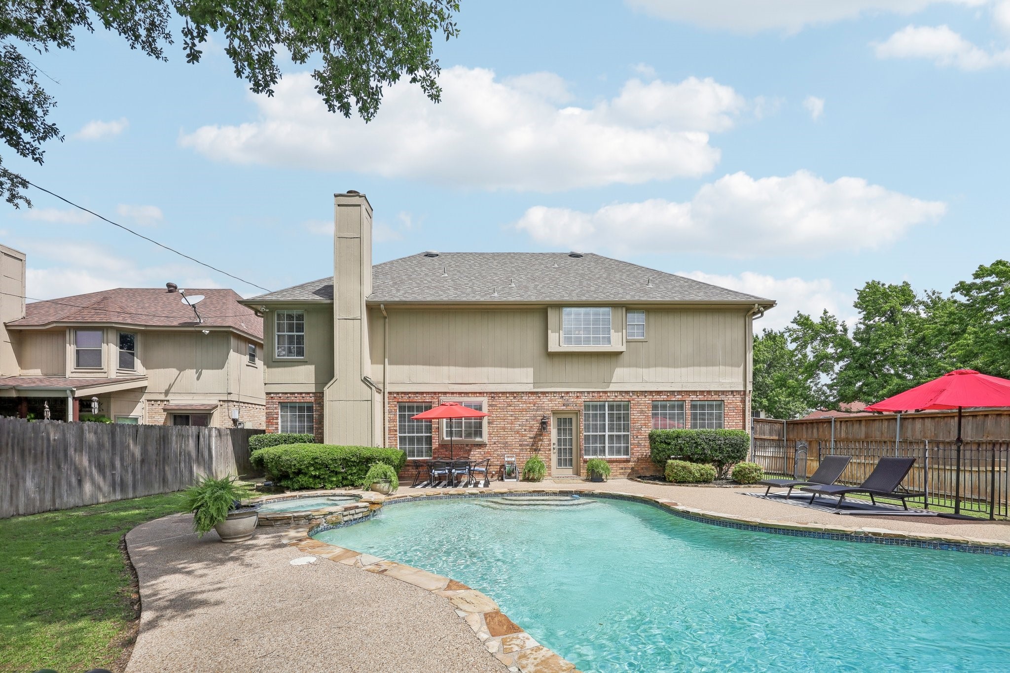 2900 Redstone Drive