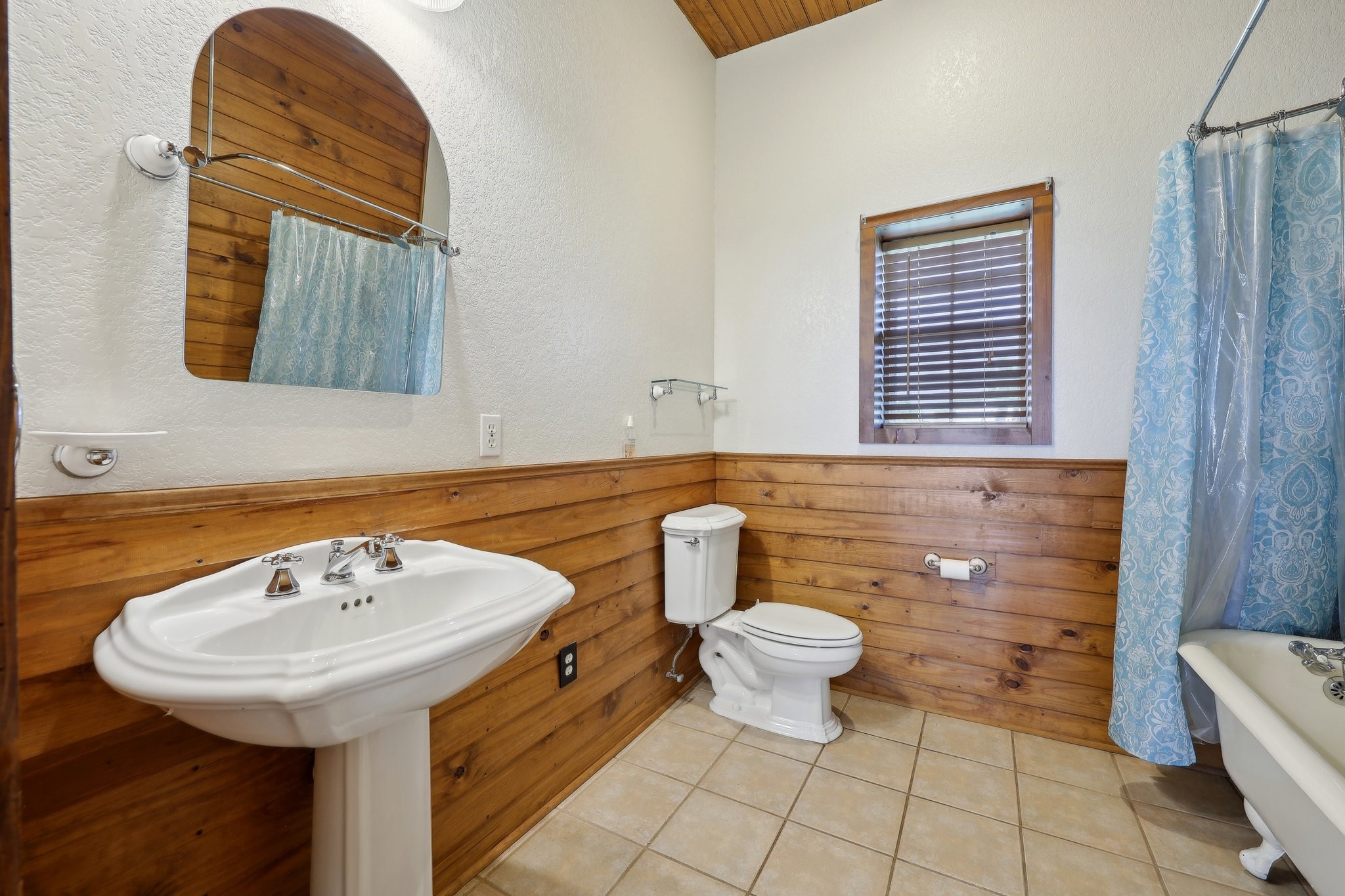 6912 County Road 1228