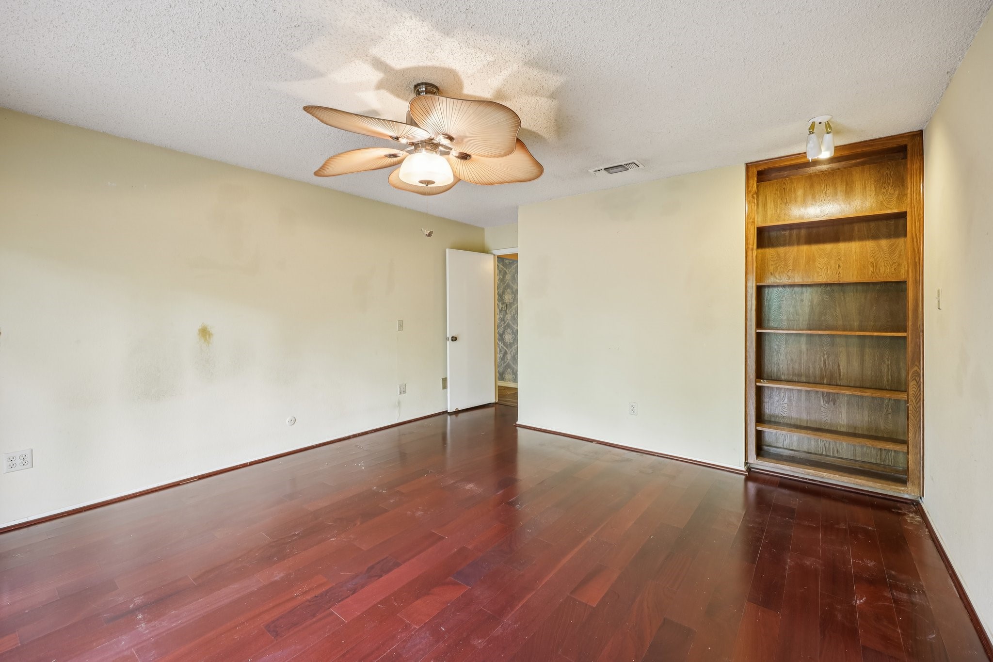 5907 Mountainwood Drive