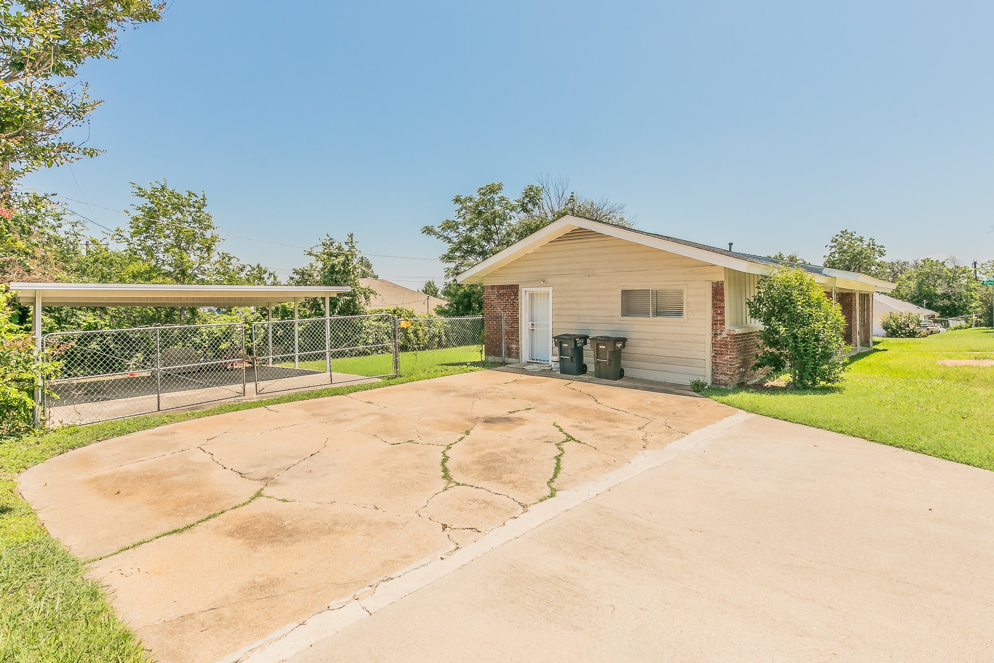 5909 Eisenhower Drive