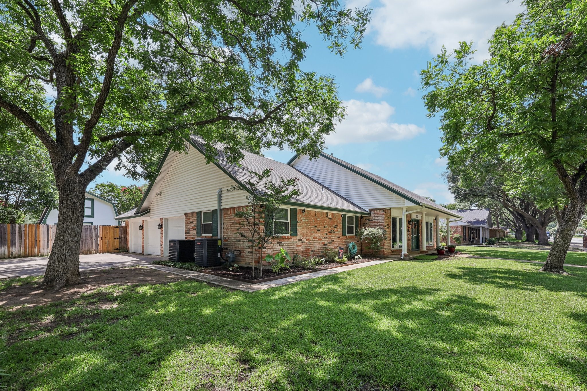 1805 Winewood Lane