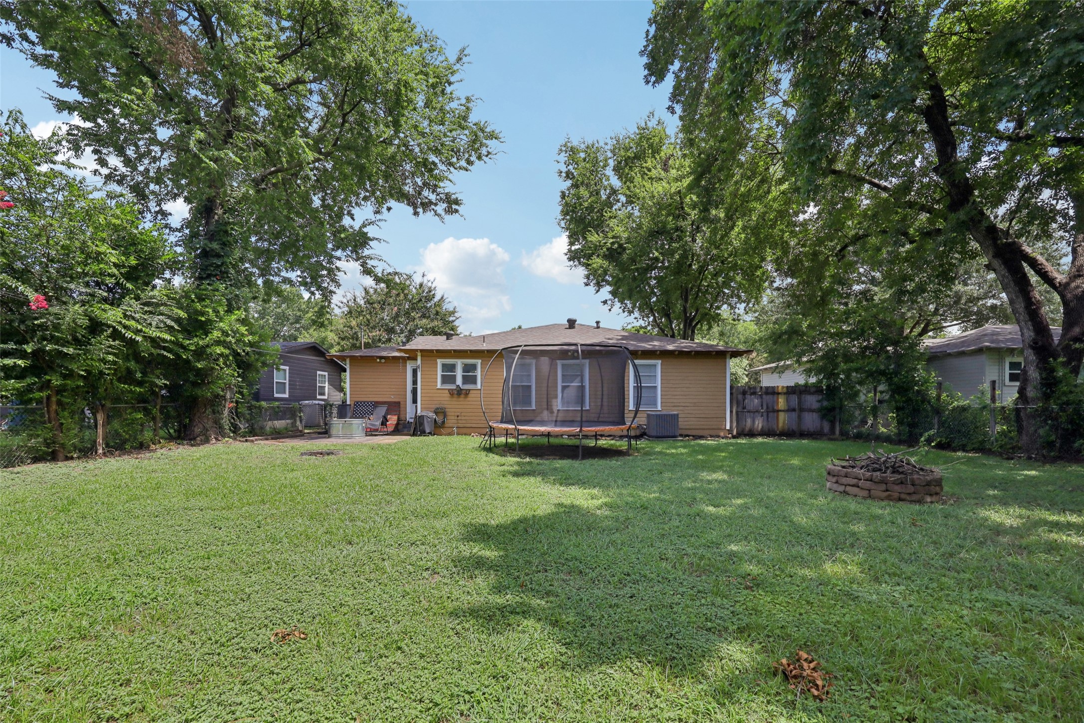 1218 Mockingbird Lane
