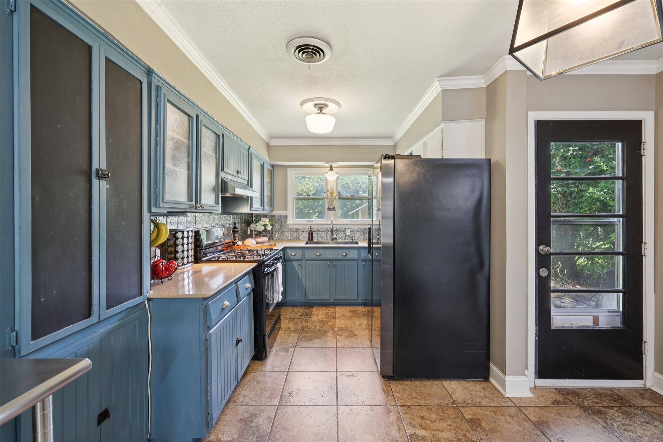 1218 Mockingbird Lane