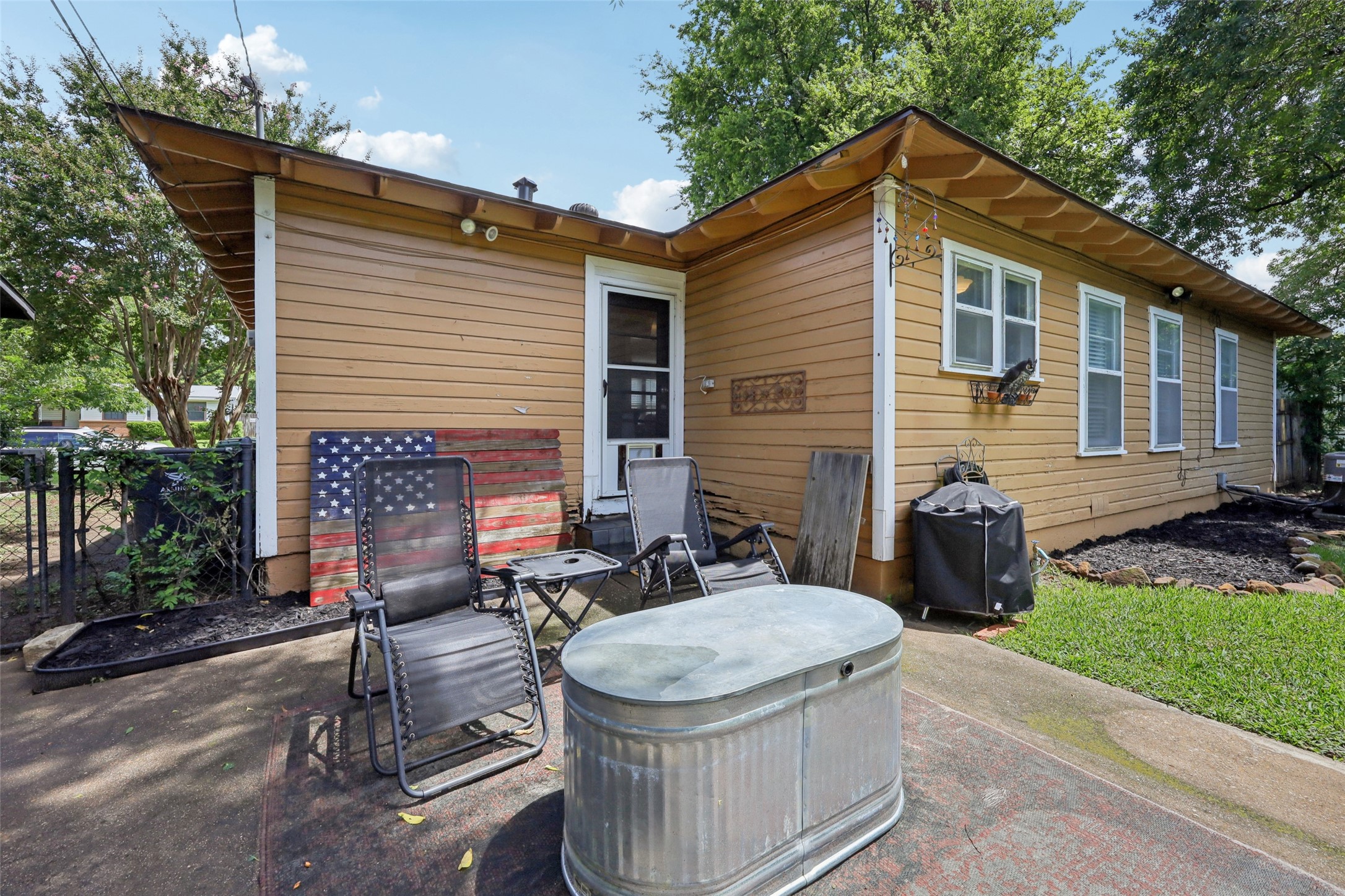 1218 Mockingbird Lane