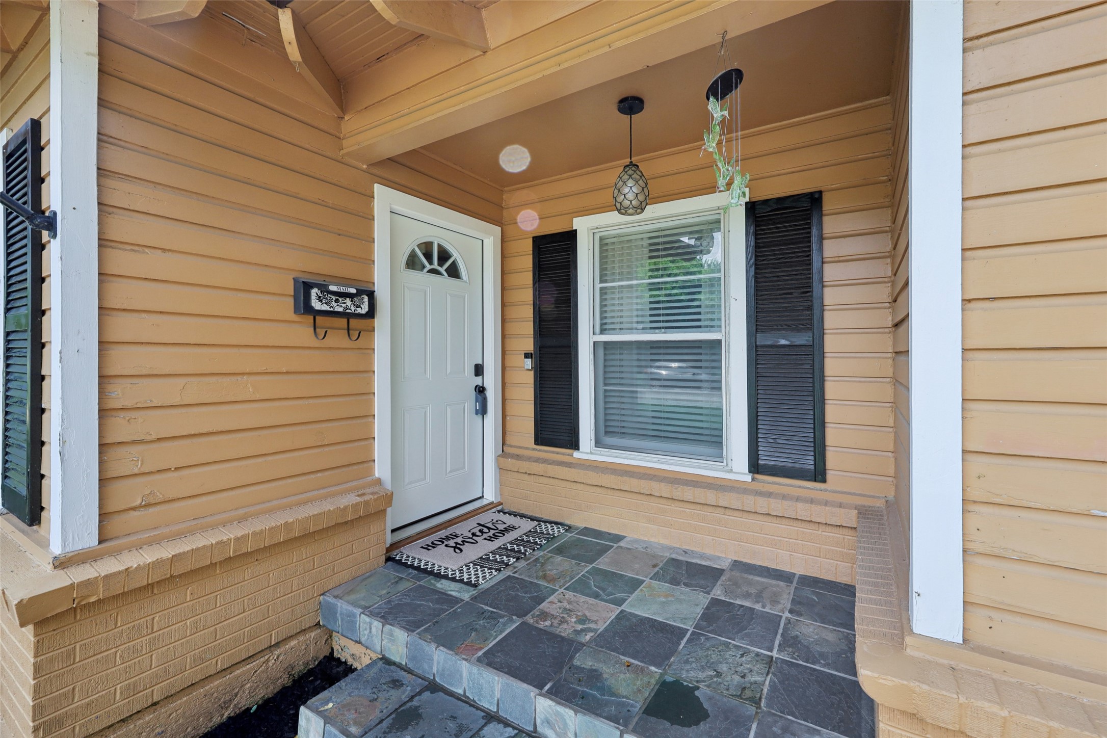 1218 Mockingbird Lane