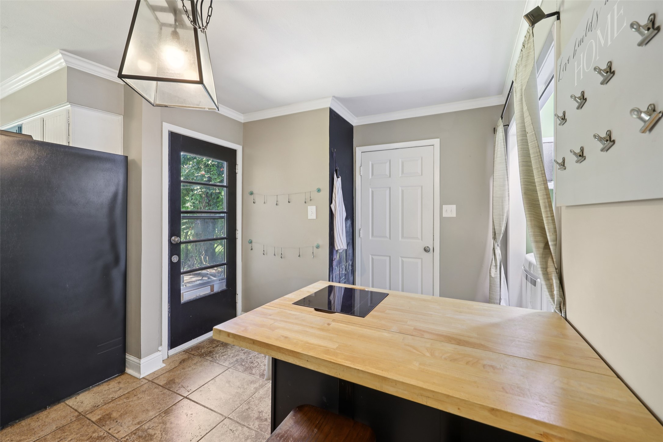 1218 Mockingbird Lane