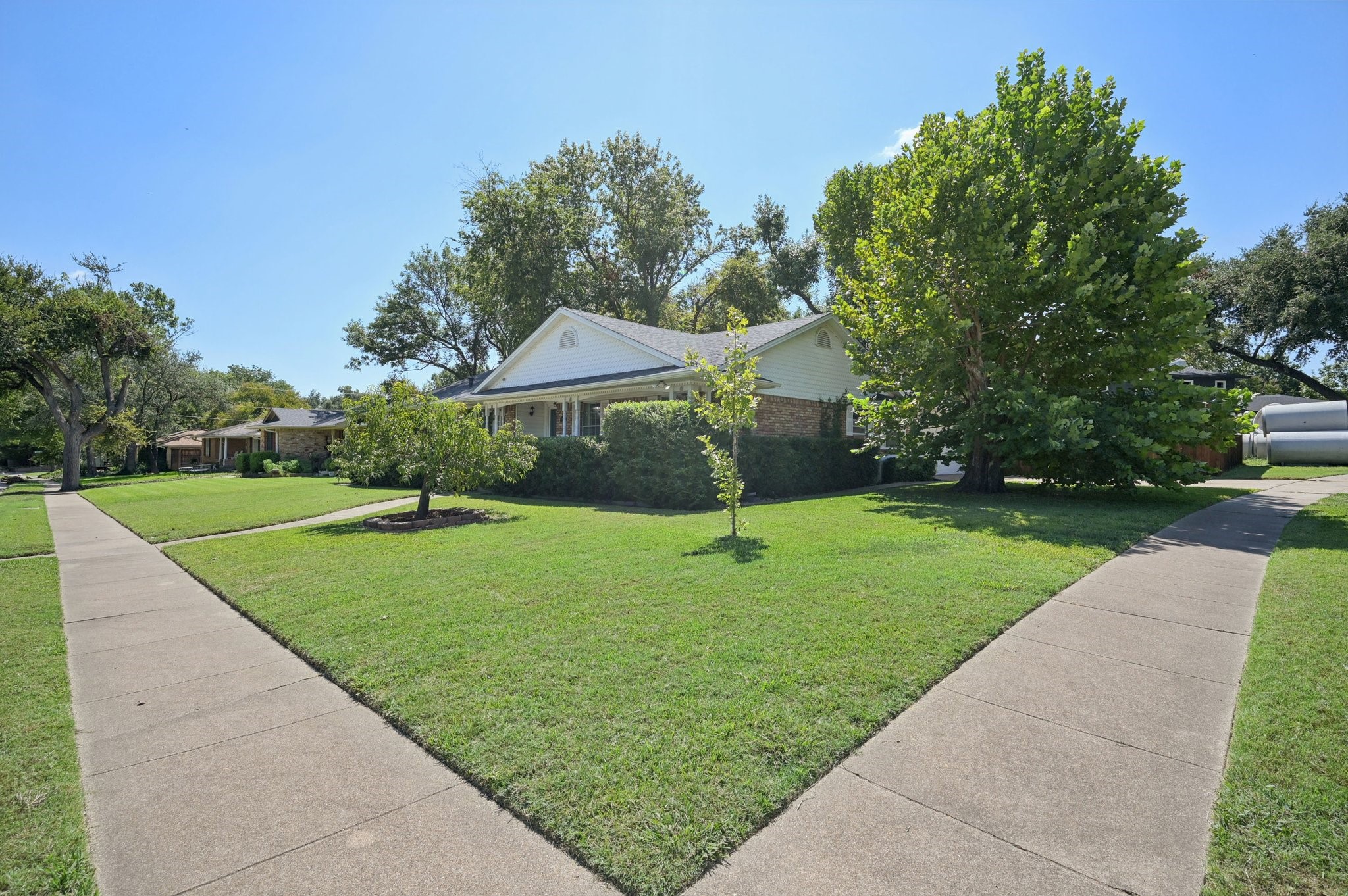 1022 Bardfield Avenue