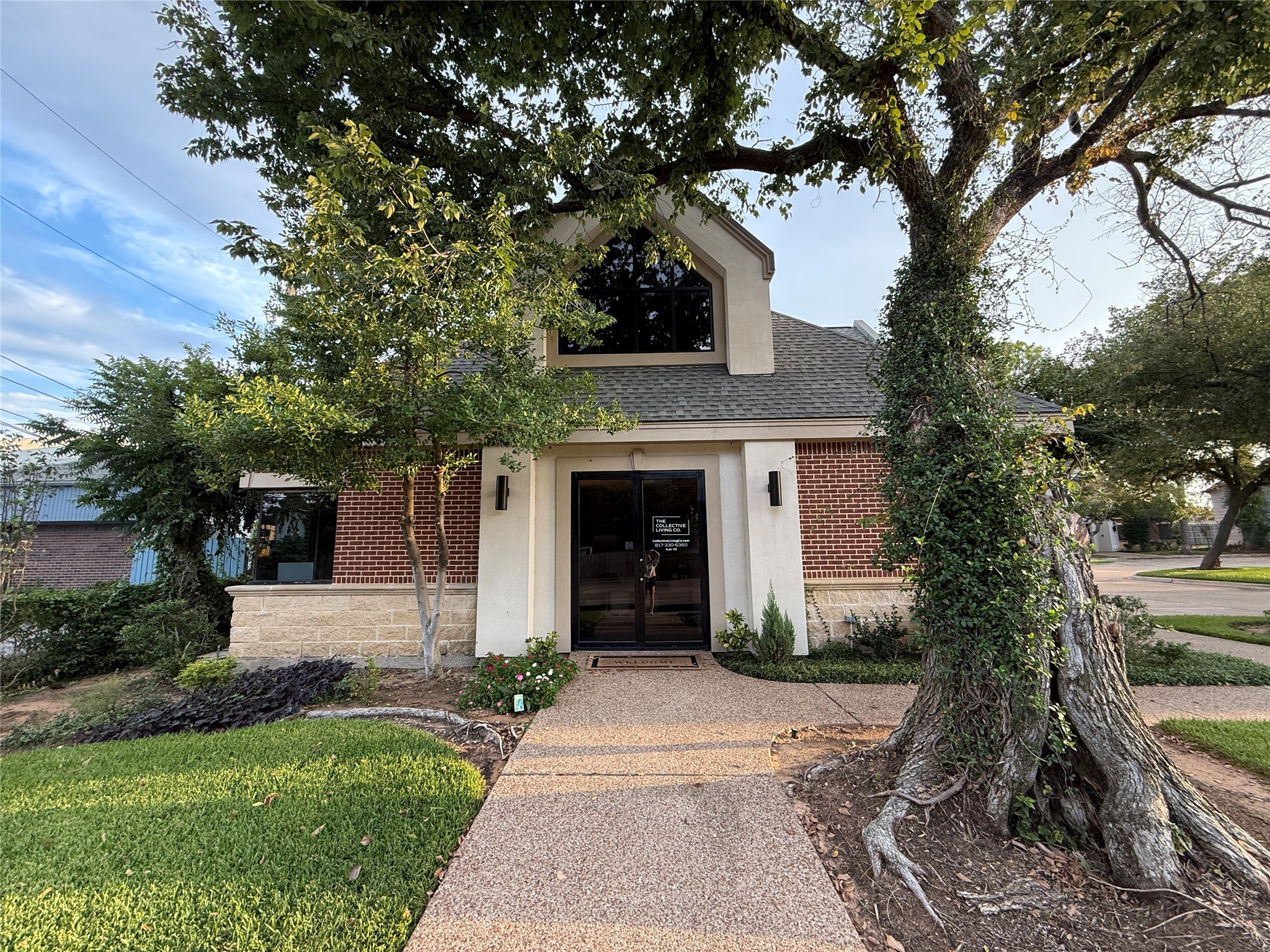 2910 W Park Row Drive