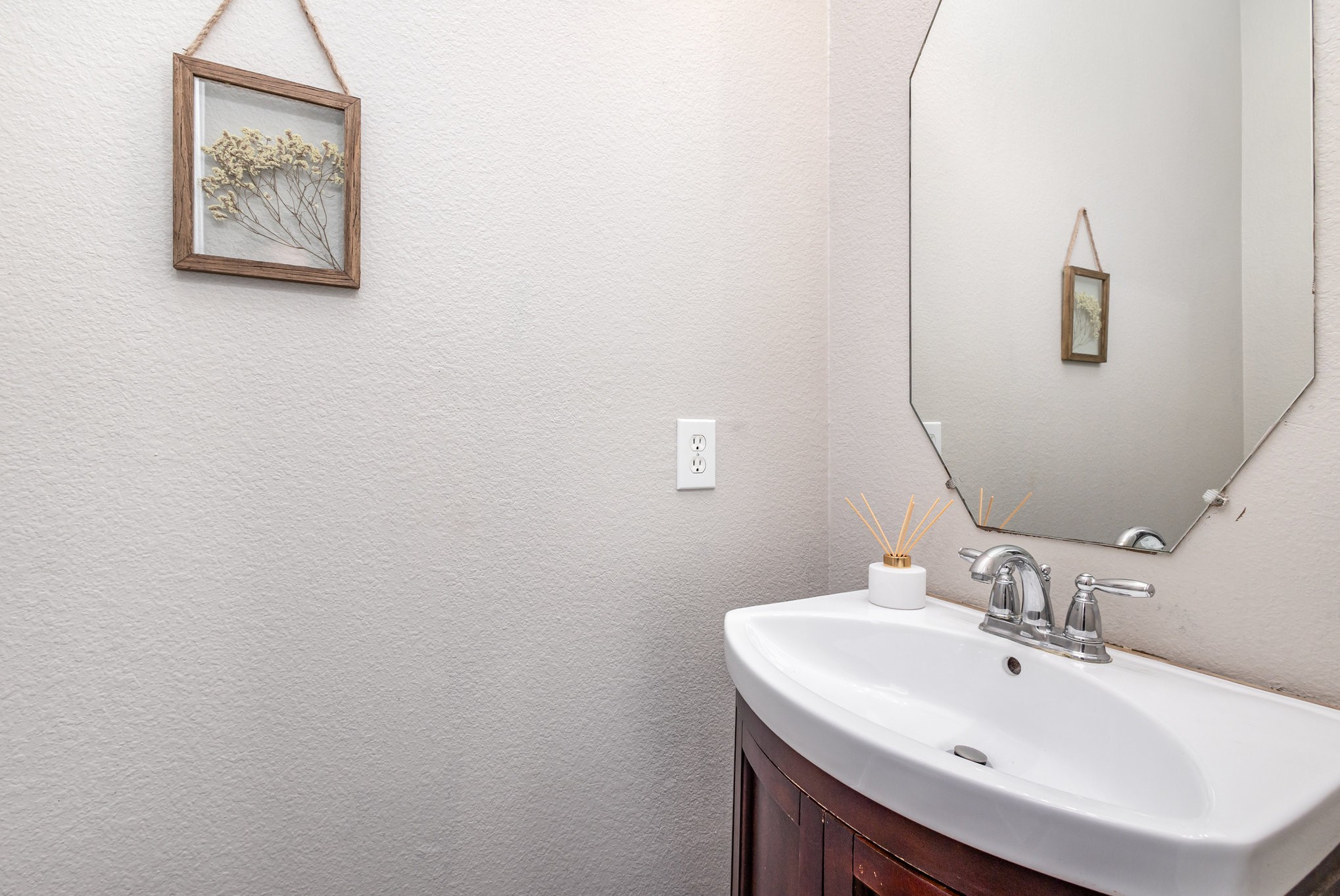 4019 Houston Dr Drive