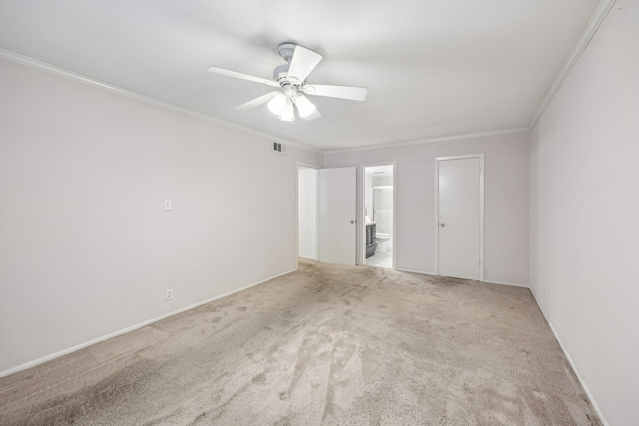 1401 Forest Edge Drive 21