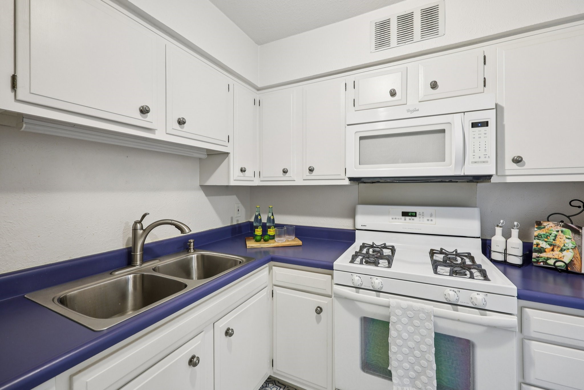 1401 Forest Edge Drive 21