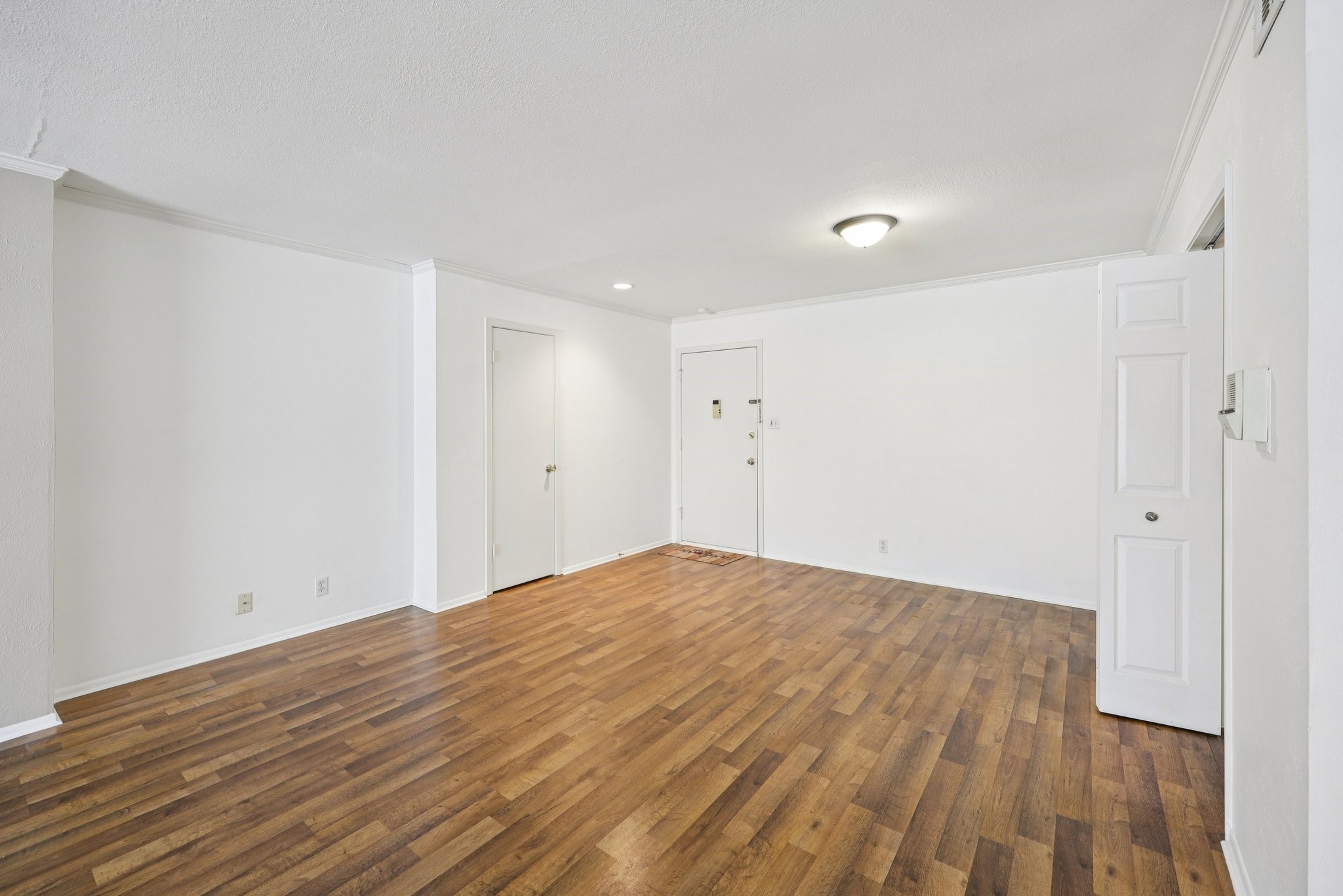 1401 Forest Edge Drive 21